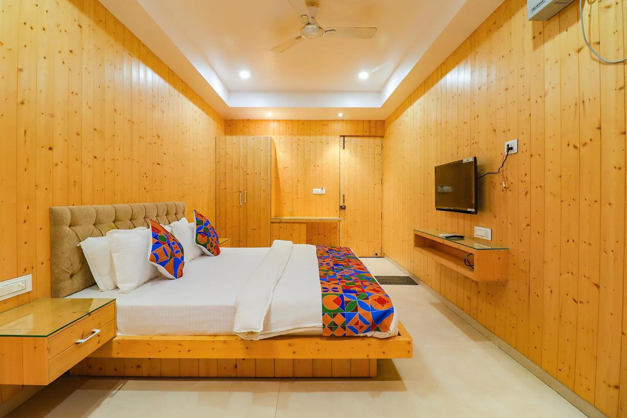 TV and multimedia, Bed in FabHotel Grand Arya