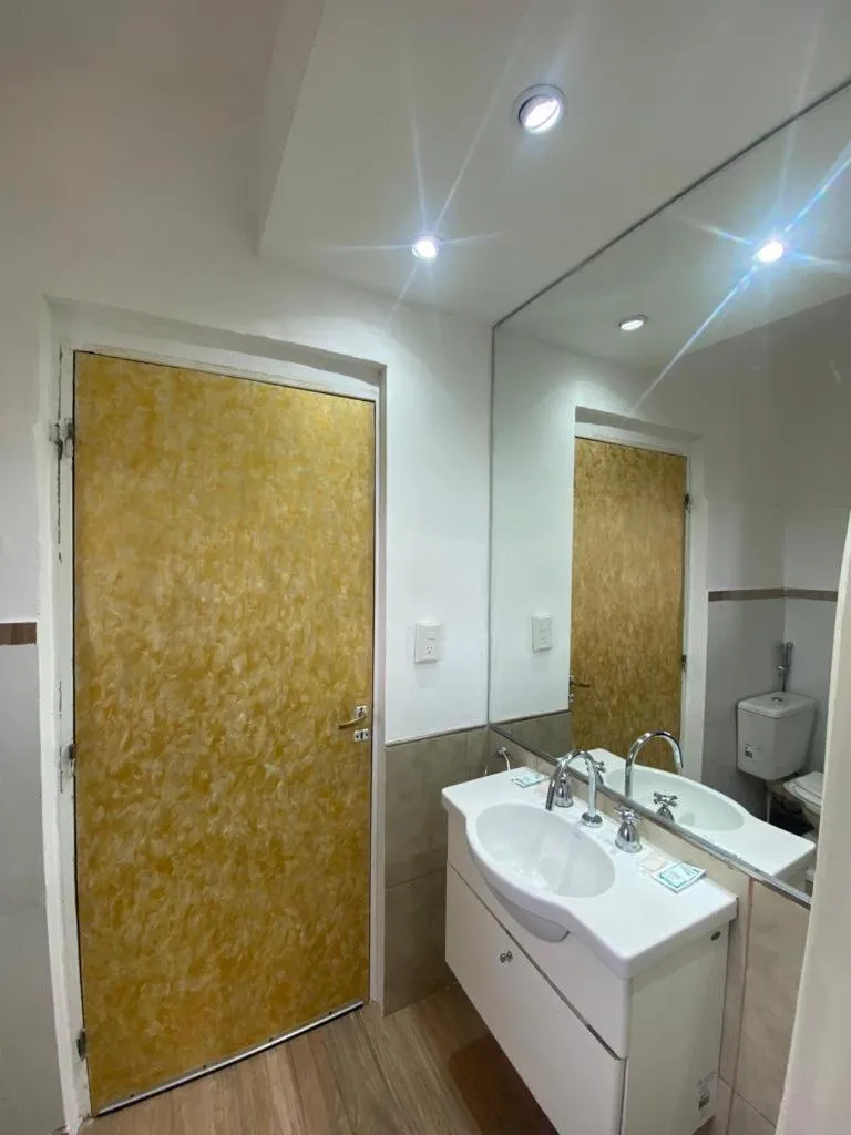 Bathroom in Carod Espacio Serrano