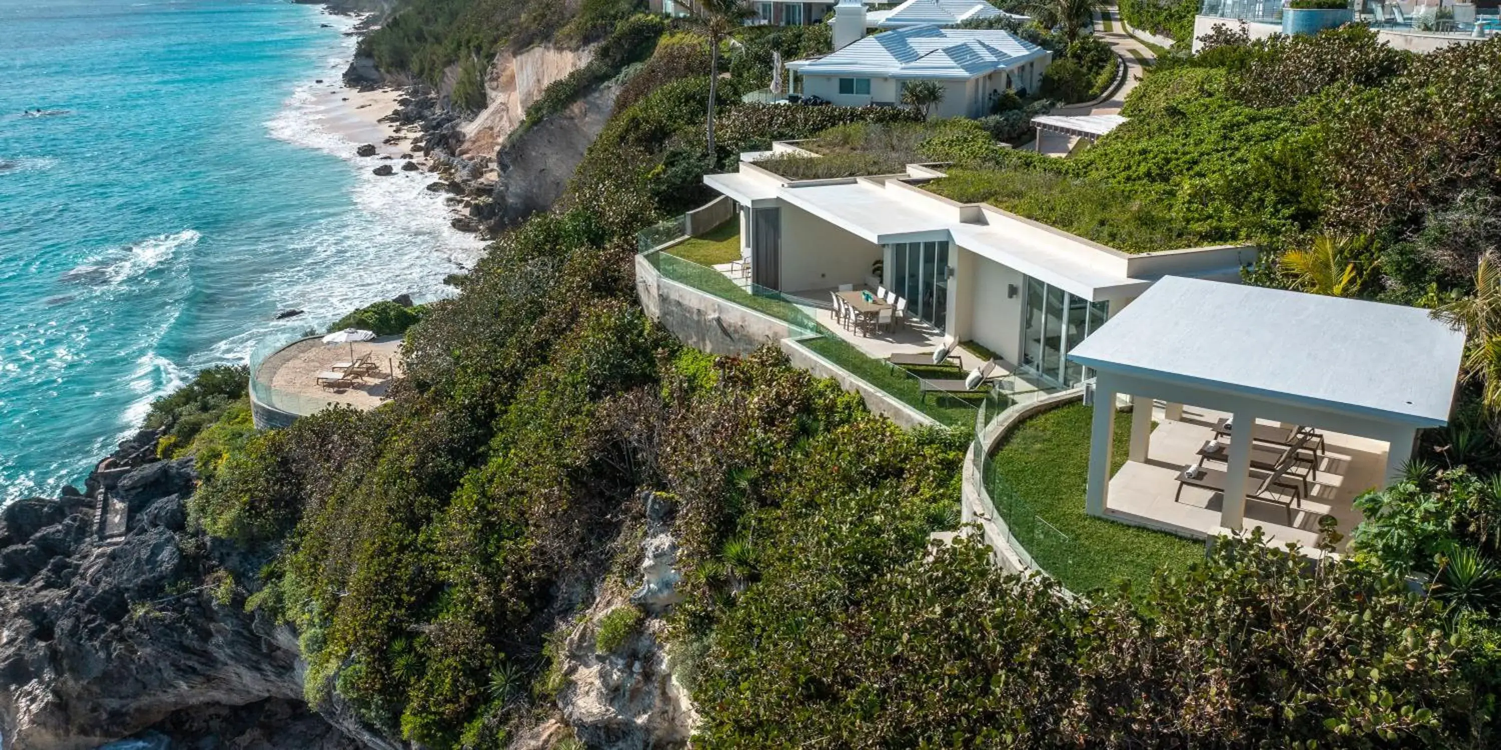 Property building in Azura Bermuda Property building in Azura Bermuda