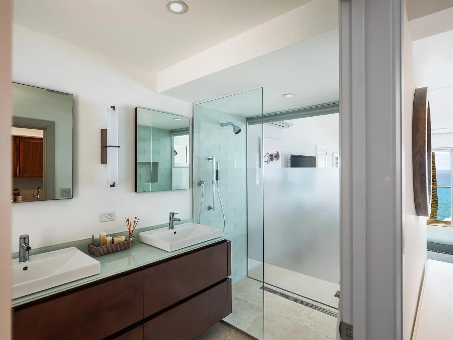 Shower in Azura Bermuda Shower in Azura Bermuda