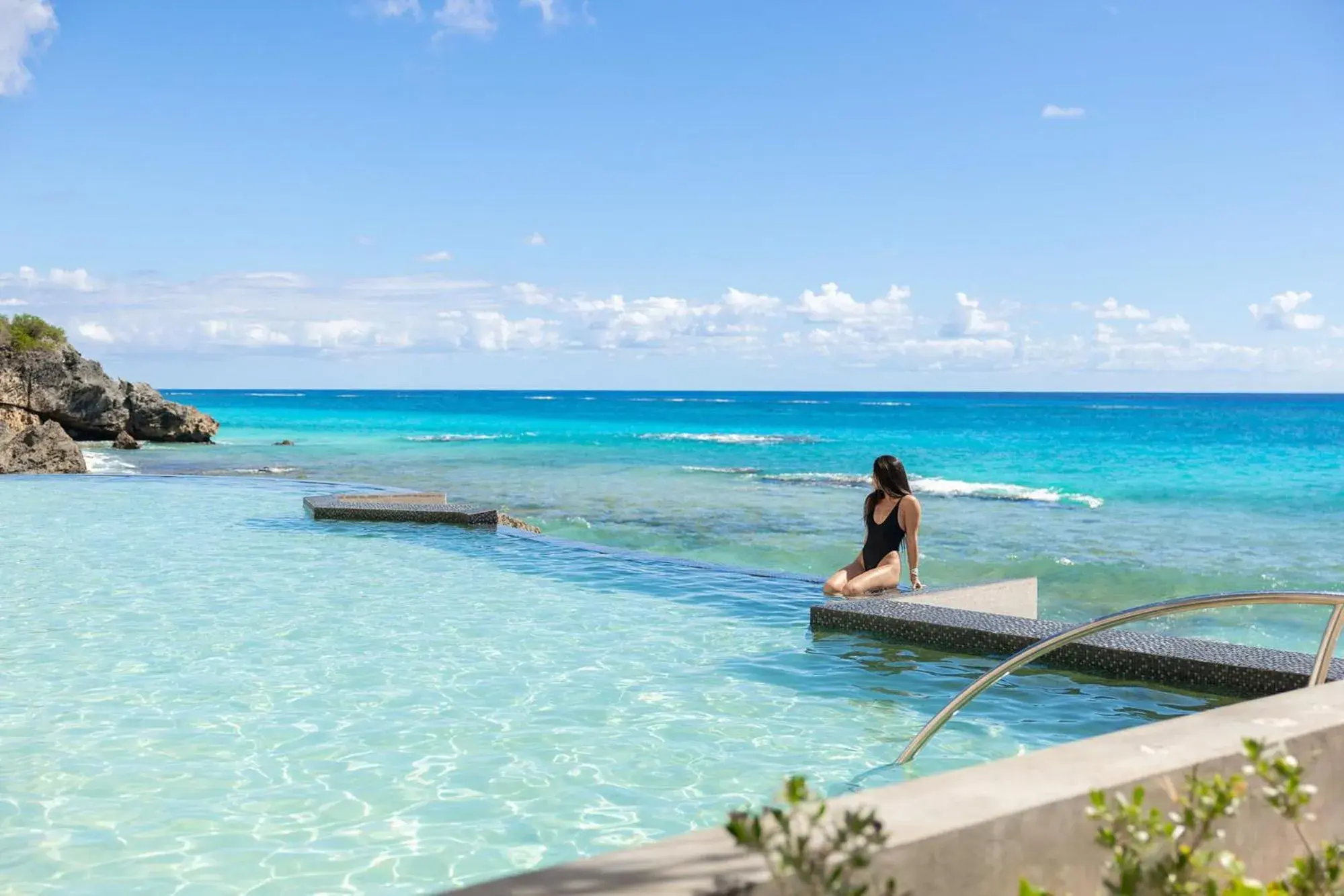 Swimming pool in Azura Bermuda Swimming pool in Azura Bermuda