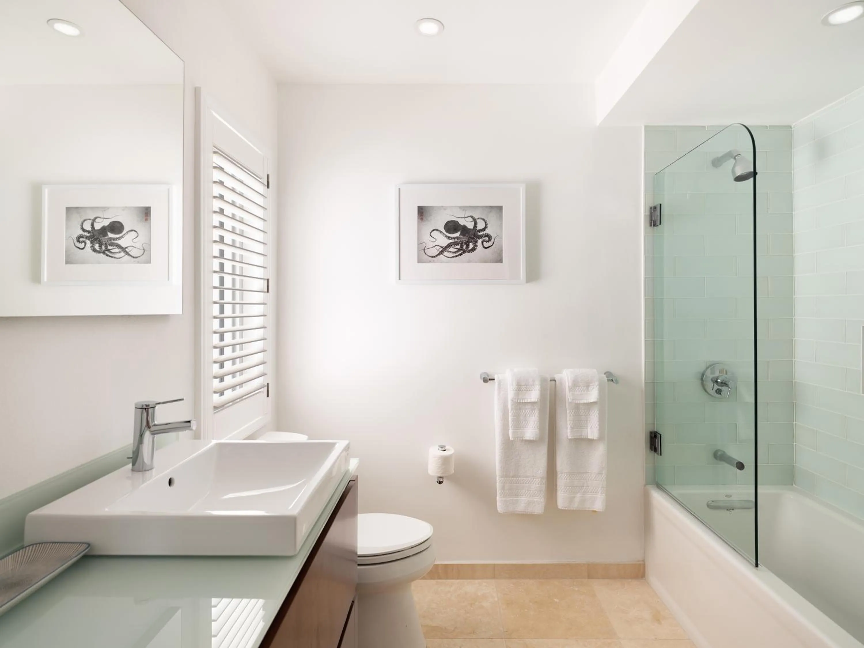 Shower in Azura Bermuda