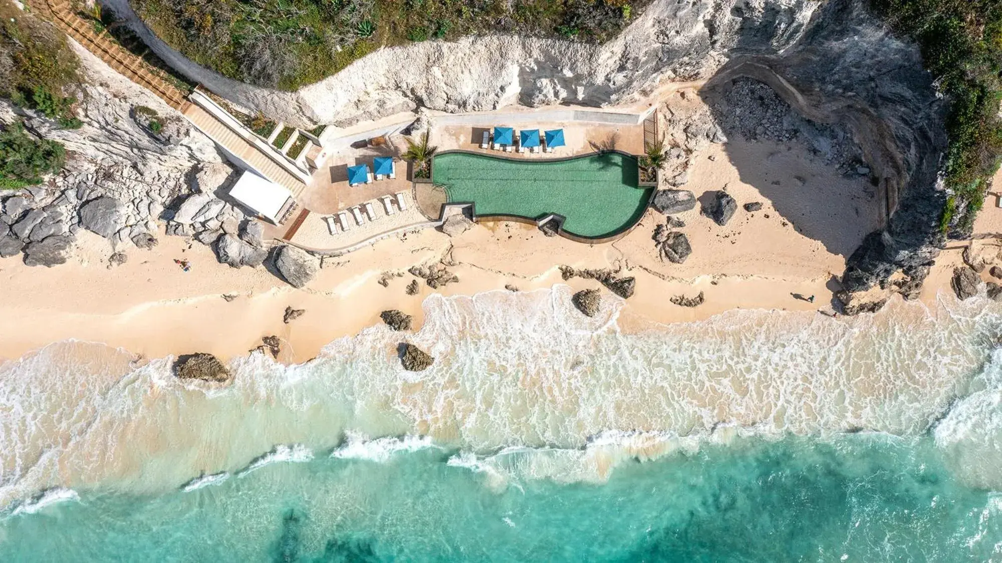 Swimming pool in Azura Bermuda Swimming pool in Azura Bermuda