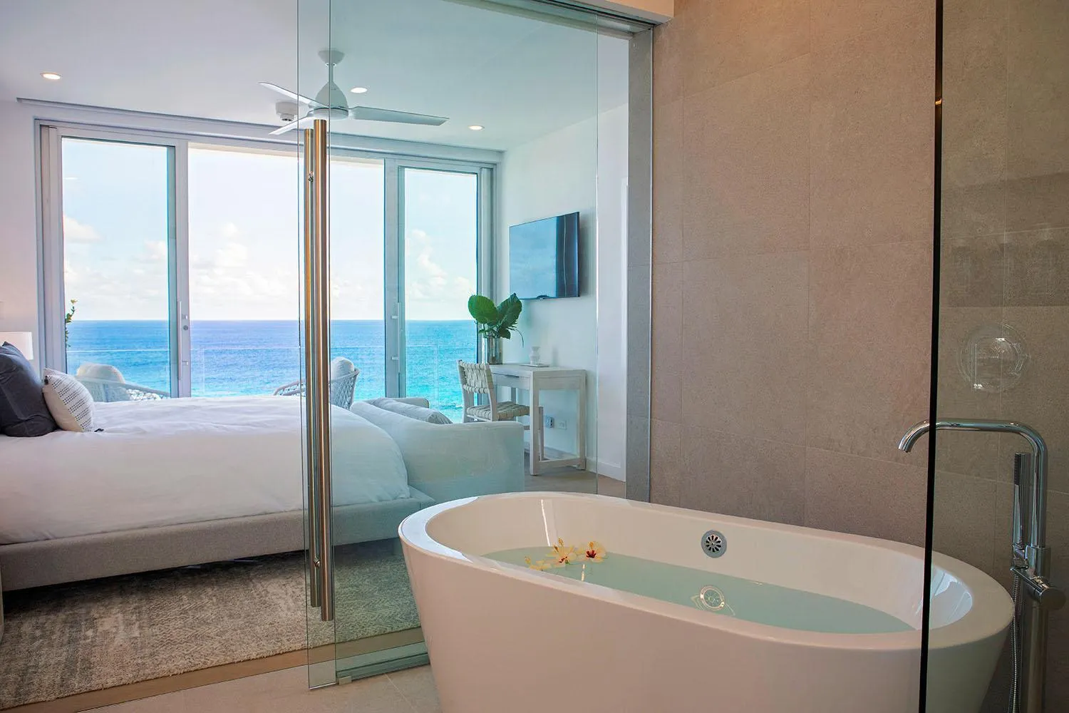 Patio, Bed in Azura Bermuda