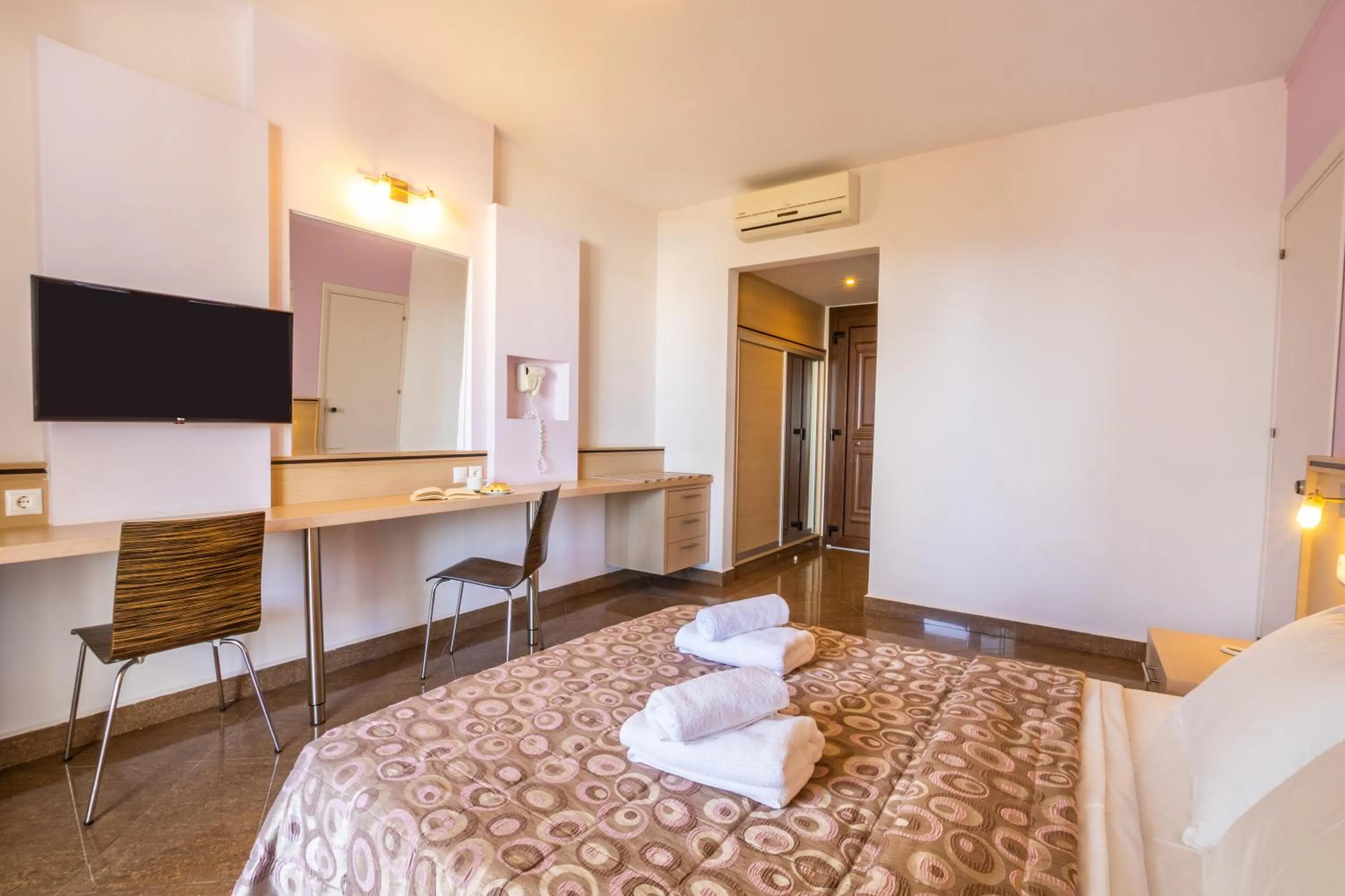 Bedroom, Bed in Irini Hotel