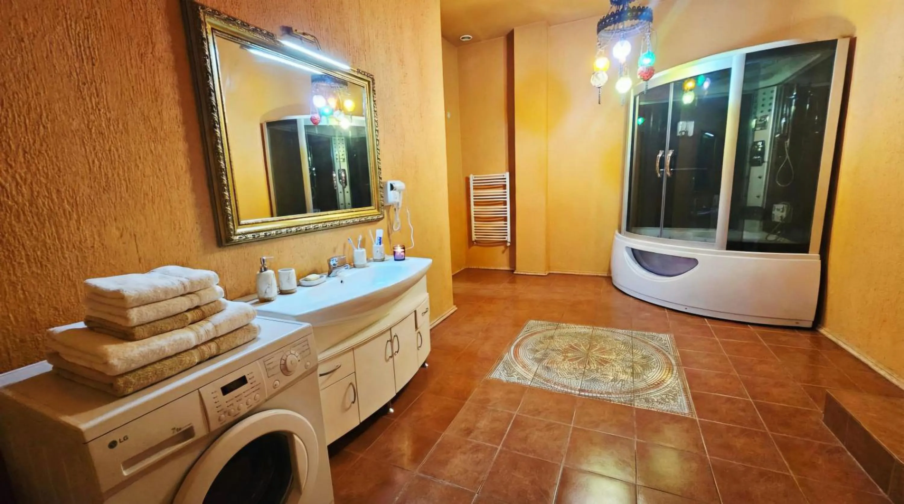 Bathroom in Retro Palace