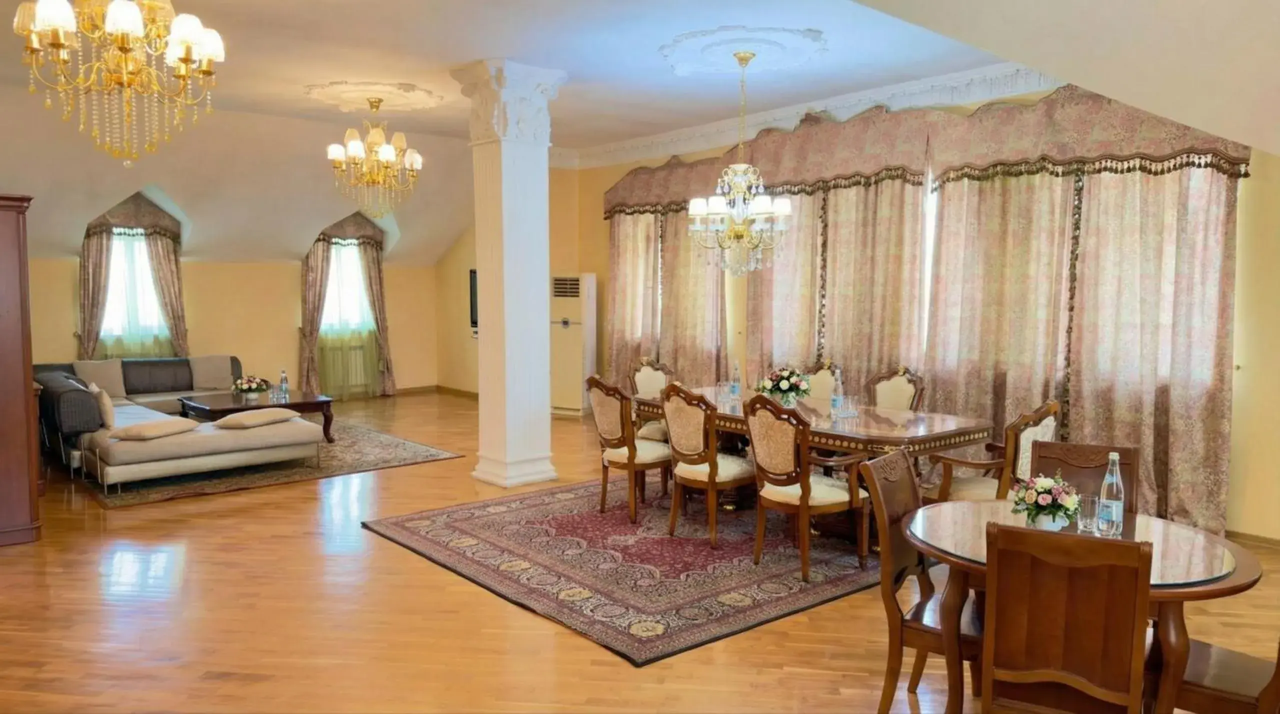 Living room in Retro Palace Living room in Retro Palace