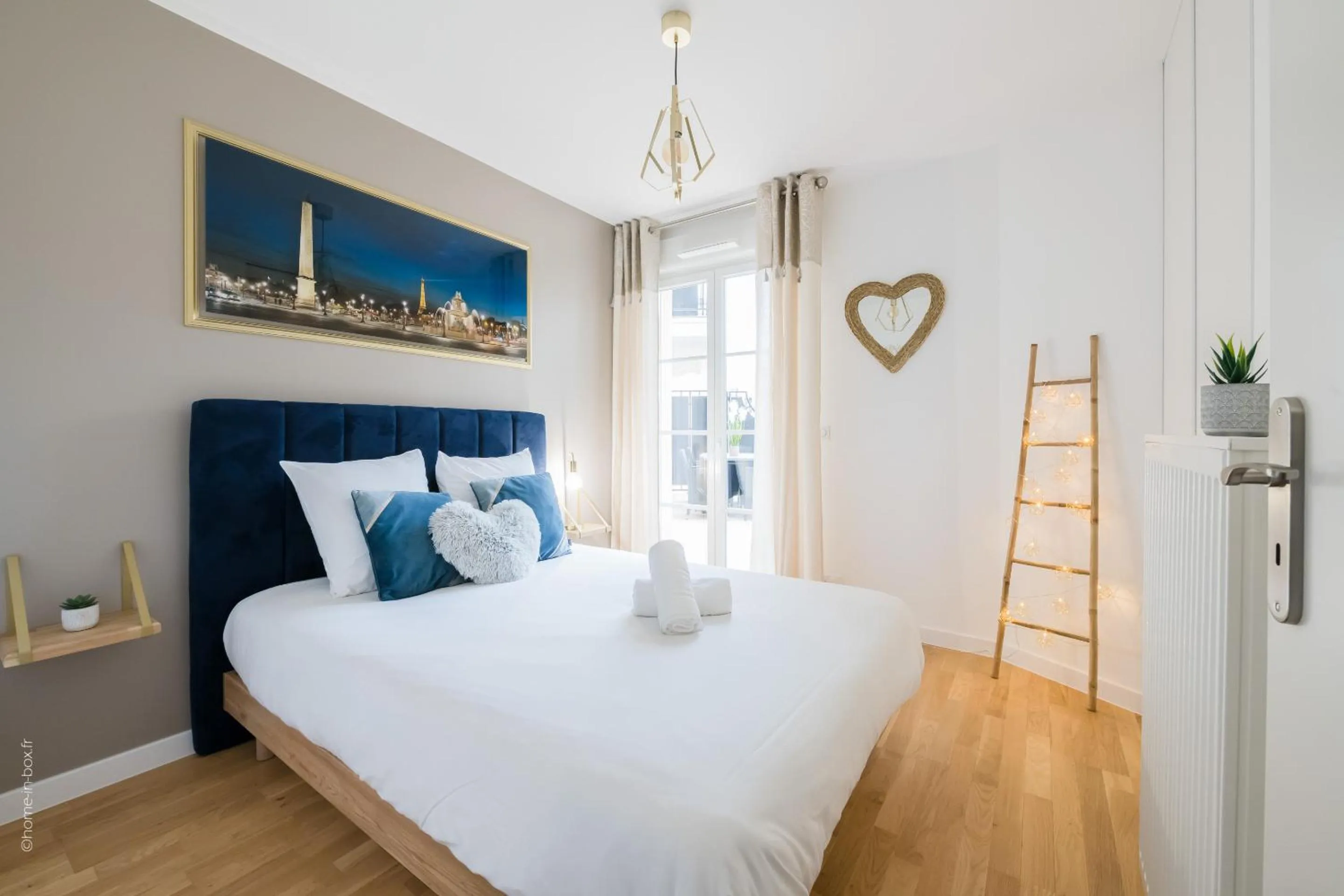 Bedroom, Bed in Columbus Garden By Plaza