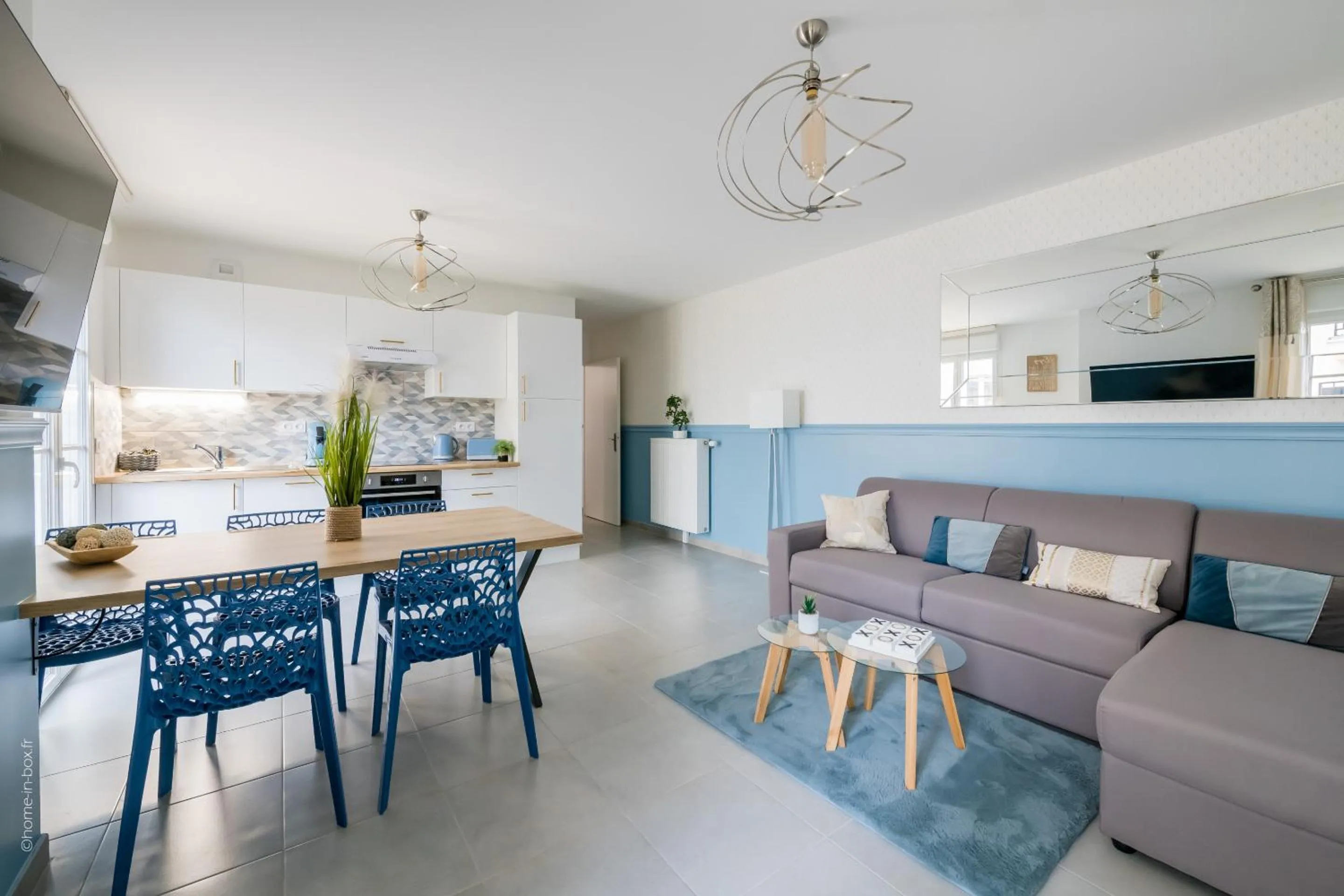 Living room in Columbus Garden By Plaza