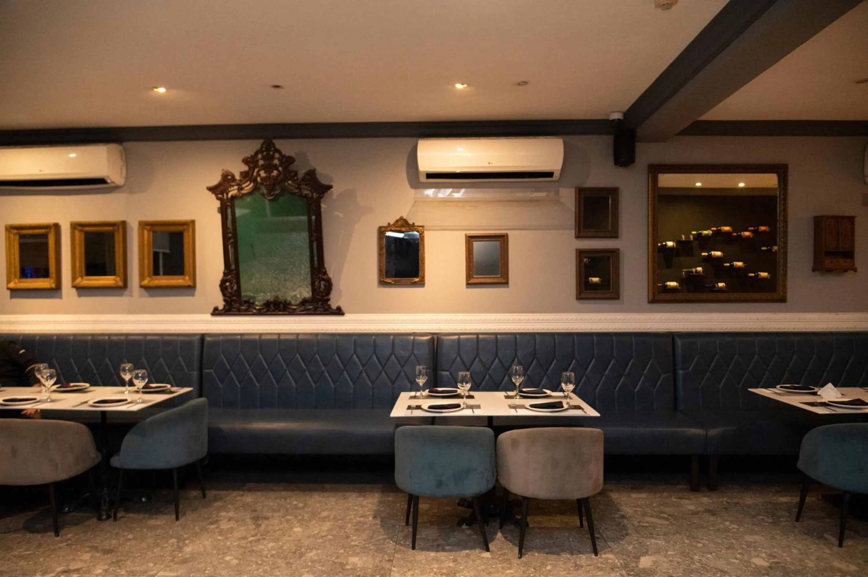 Restaurant/places to eat in Vertigo Hotel