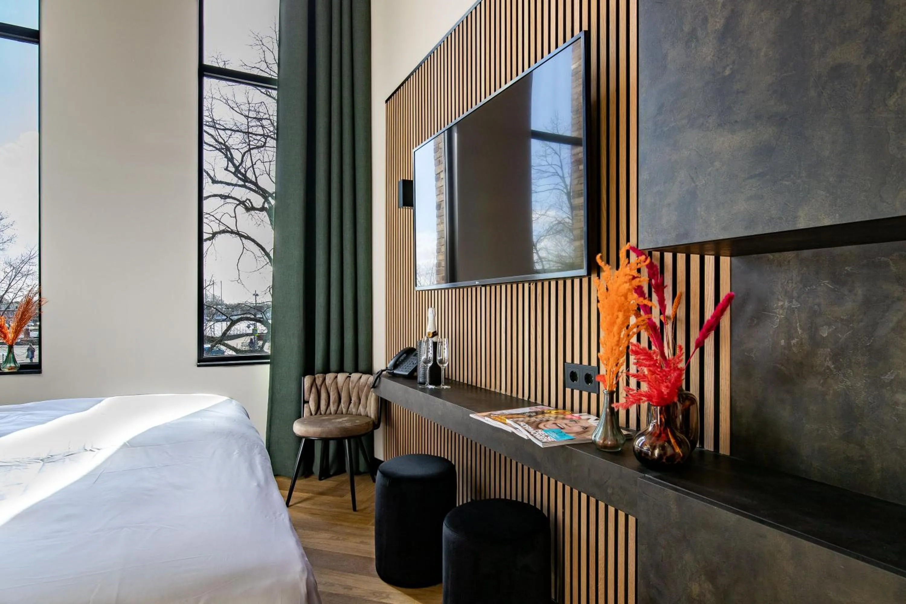 Photo of the whole room, Bed in Monument Hotel