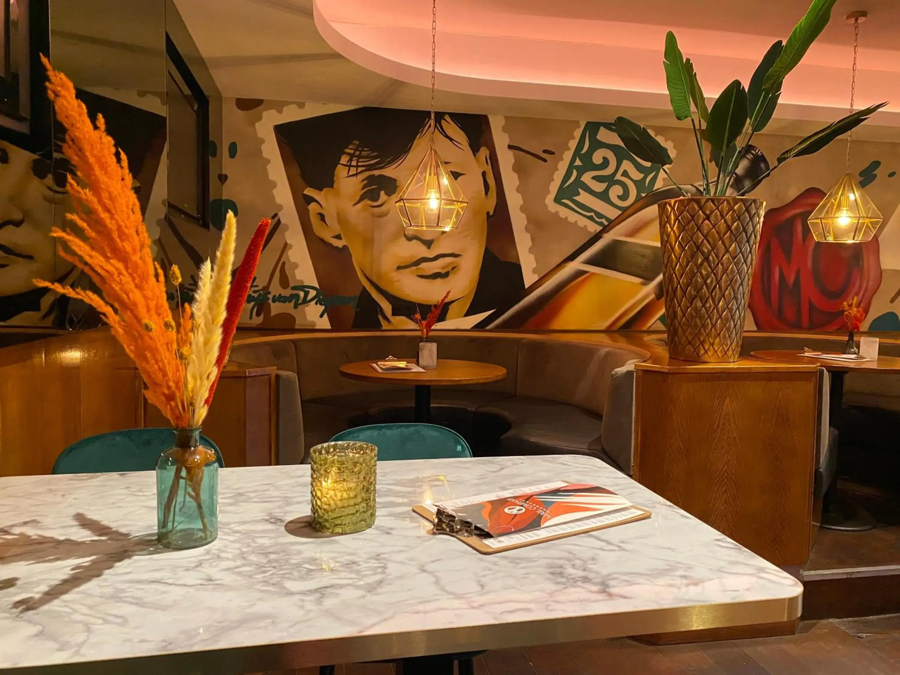 Restaurant/places to eat in Monument Hotel Restaurant/places to eat in Monument Hotel