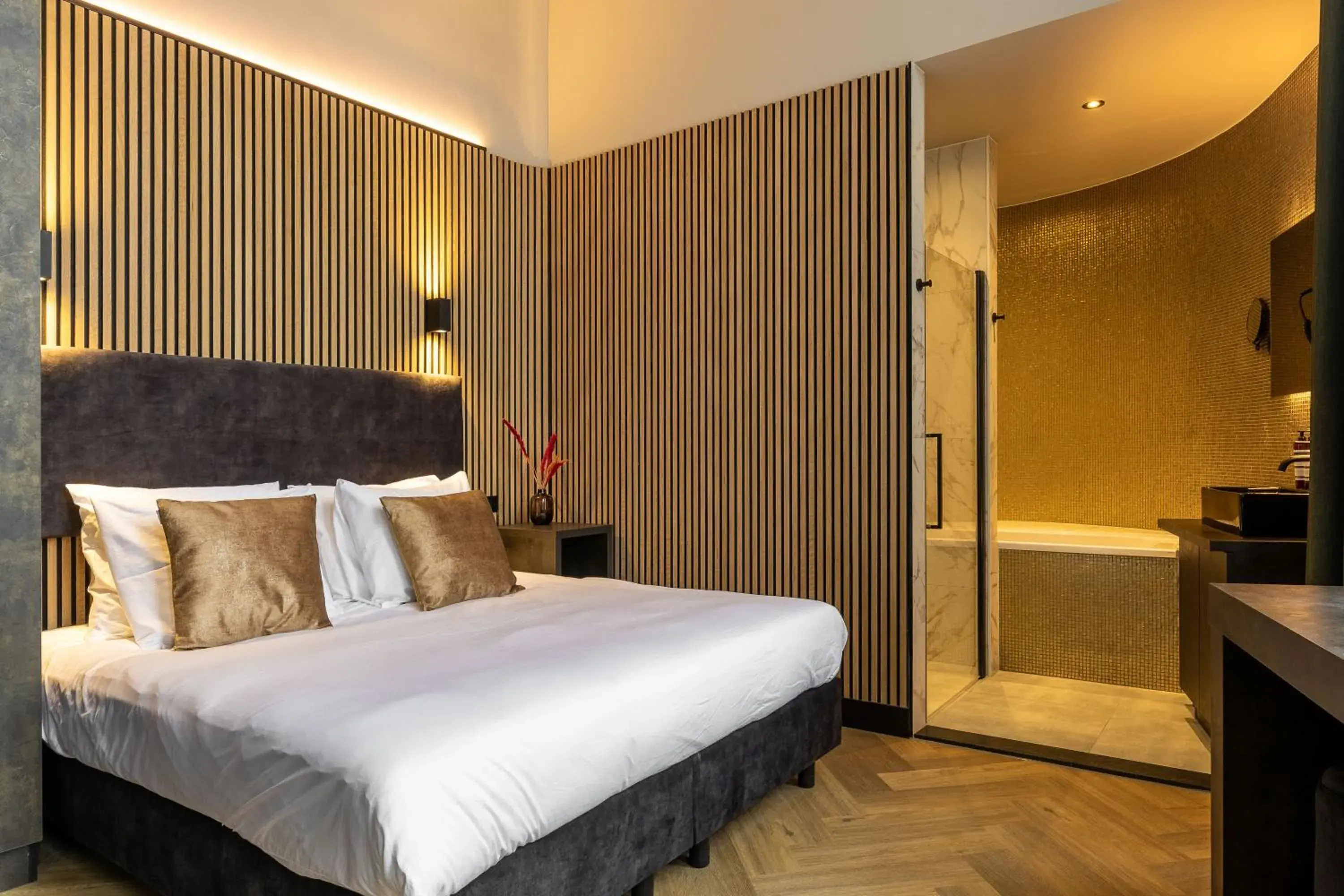 Deluxe Suite in Monument Hotel Deluxe Suite in Monument Hotel