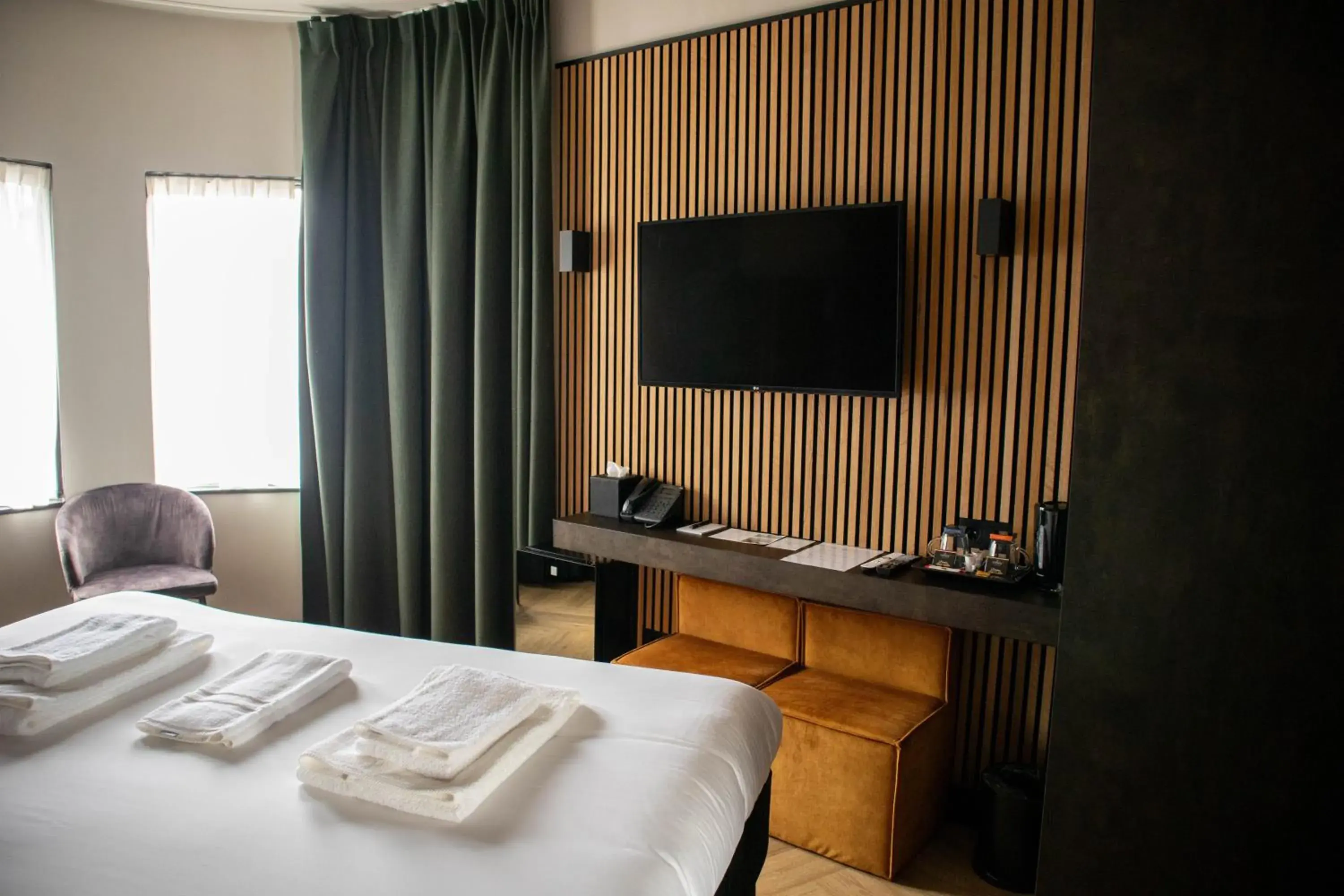 Bedroom, Bed in Monument Hotel Bedroom, Bed in Monument Hotel