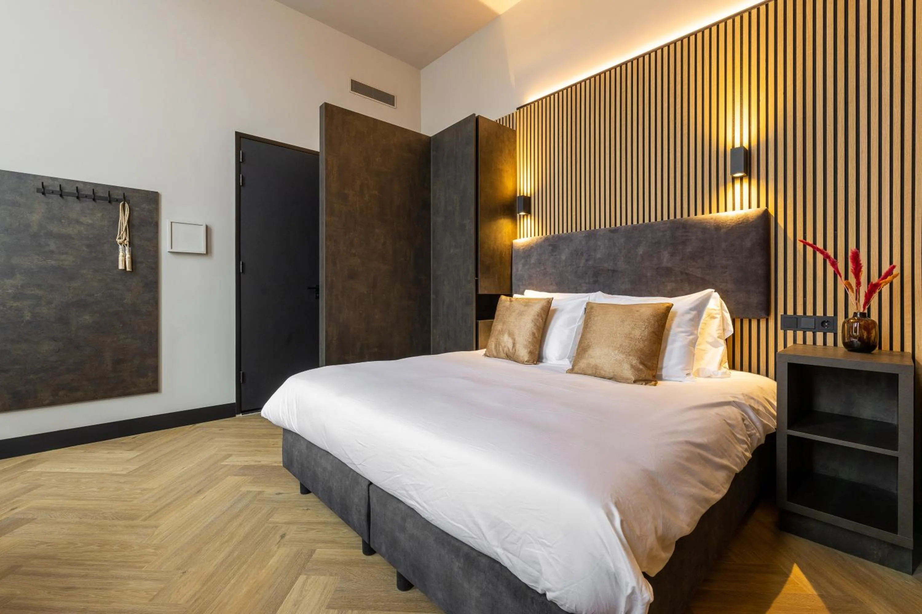 Bed in Monument Hotel