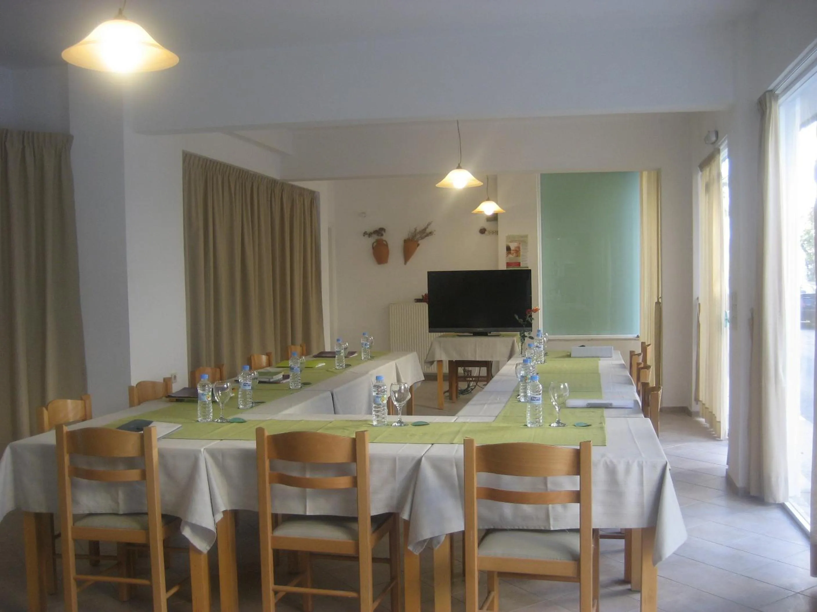 Food and drinks in Marirena Hotel