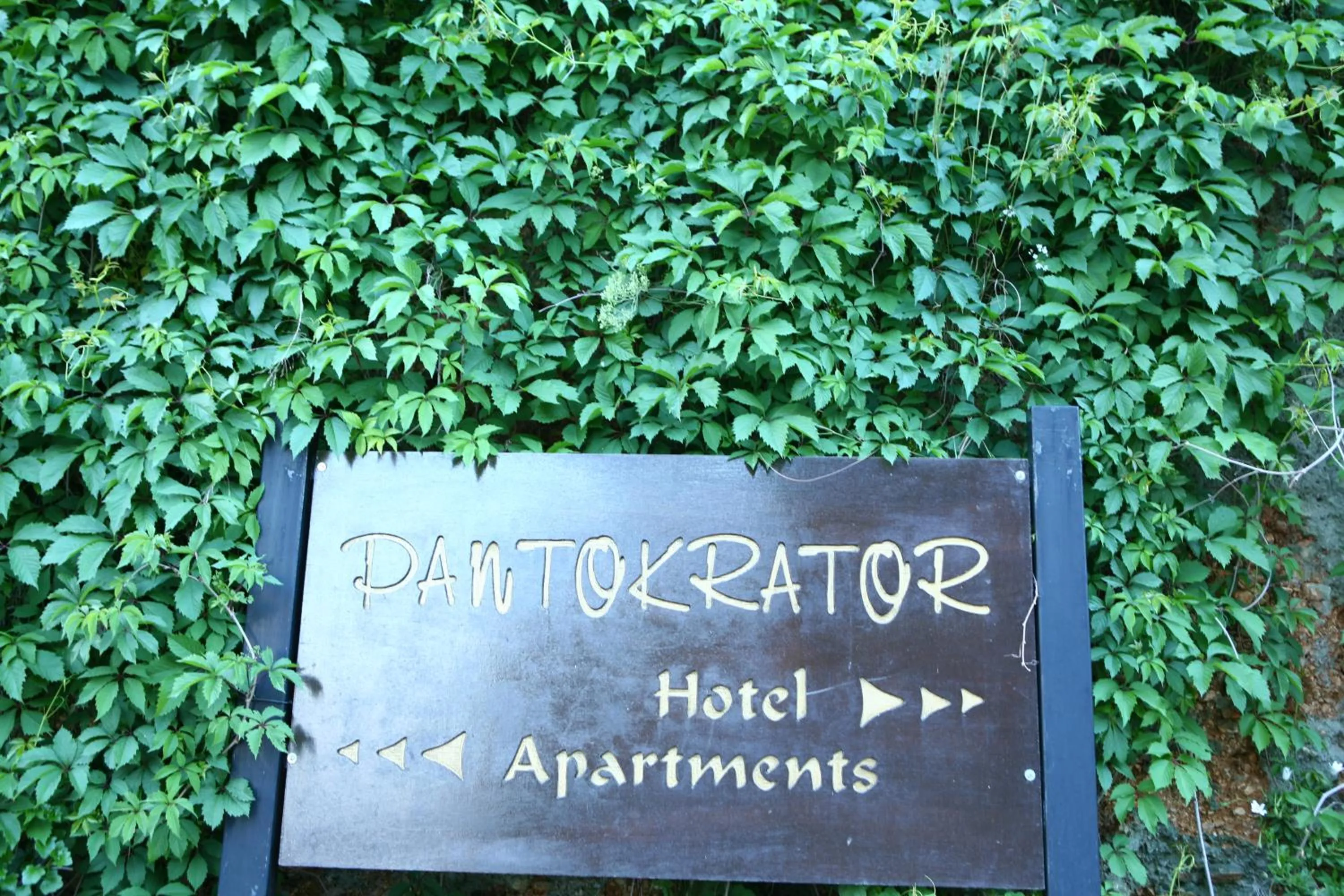 Text overlay in Pantokrator Hotel