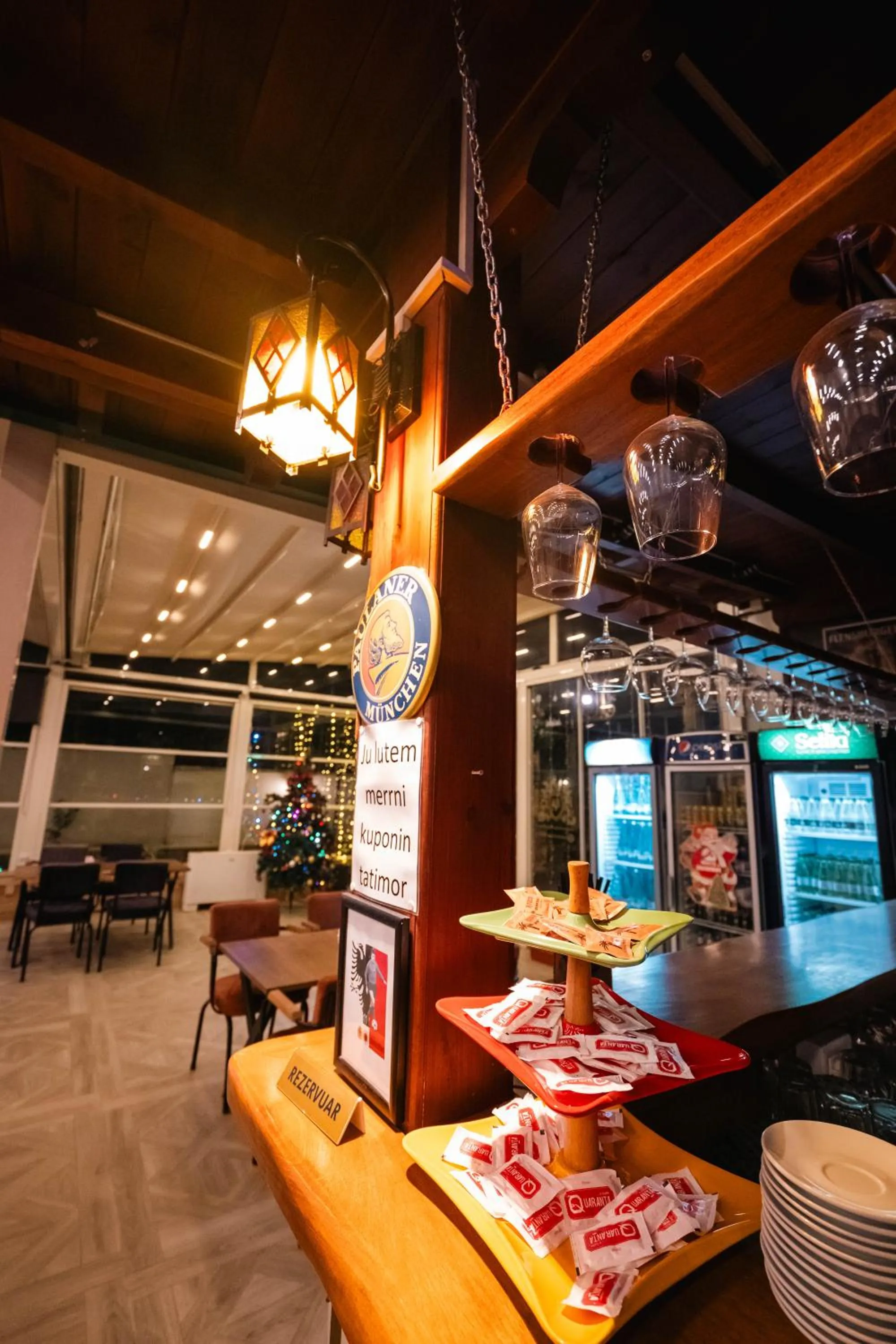 Restaurant/places to eat in Olimpic Hotel