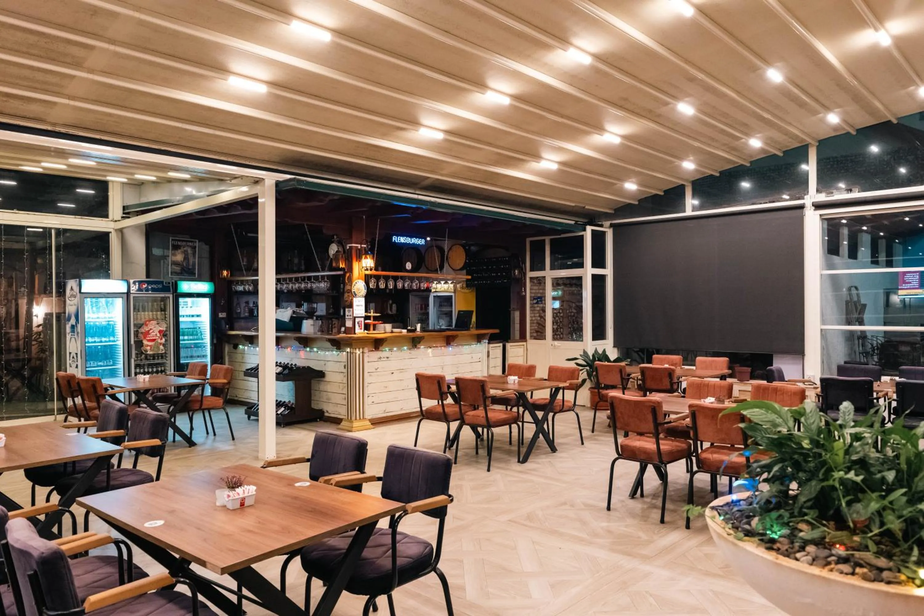 Restaurant/places to eat in Olimpic Hotel