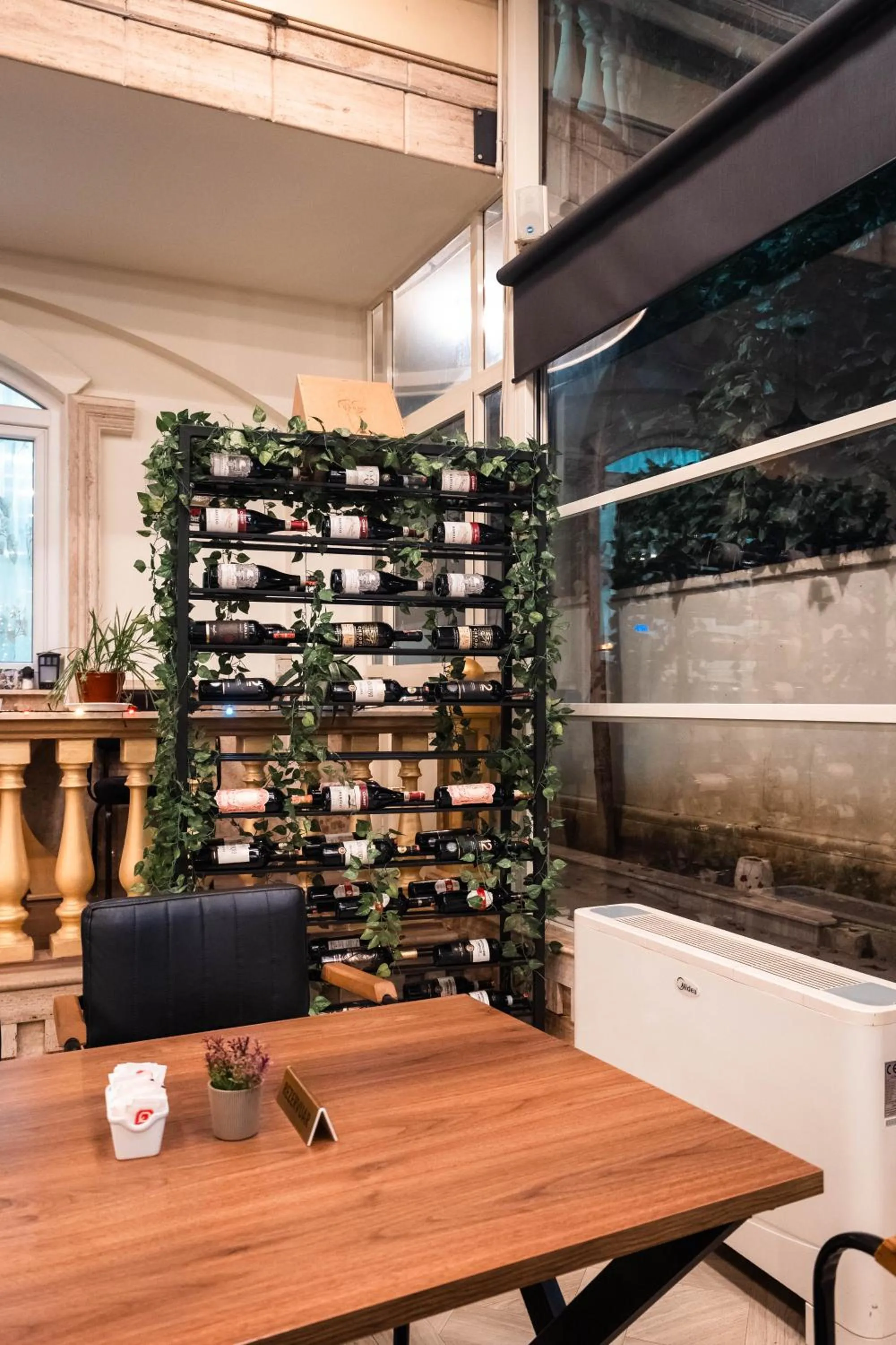 Restaurant/places to eat in Olimpic Hotel