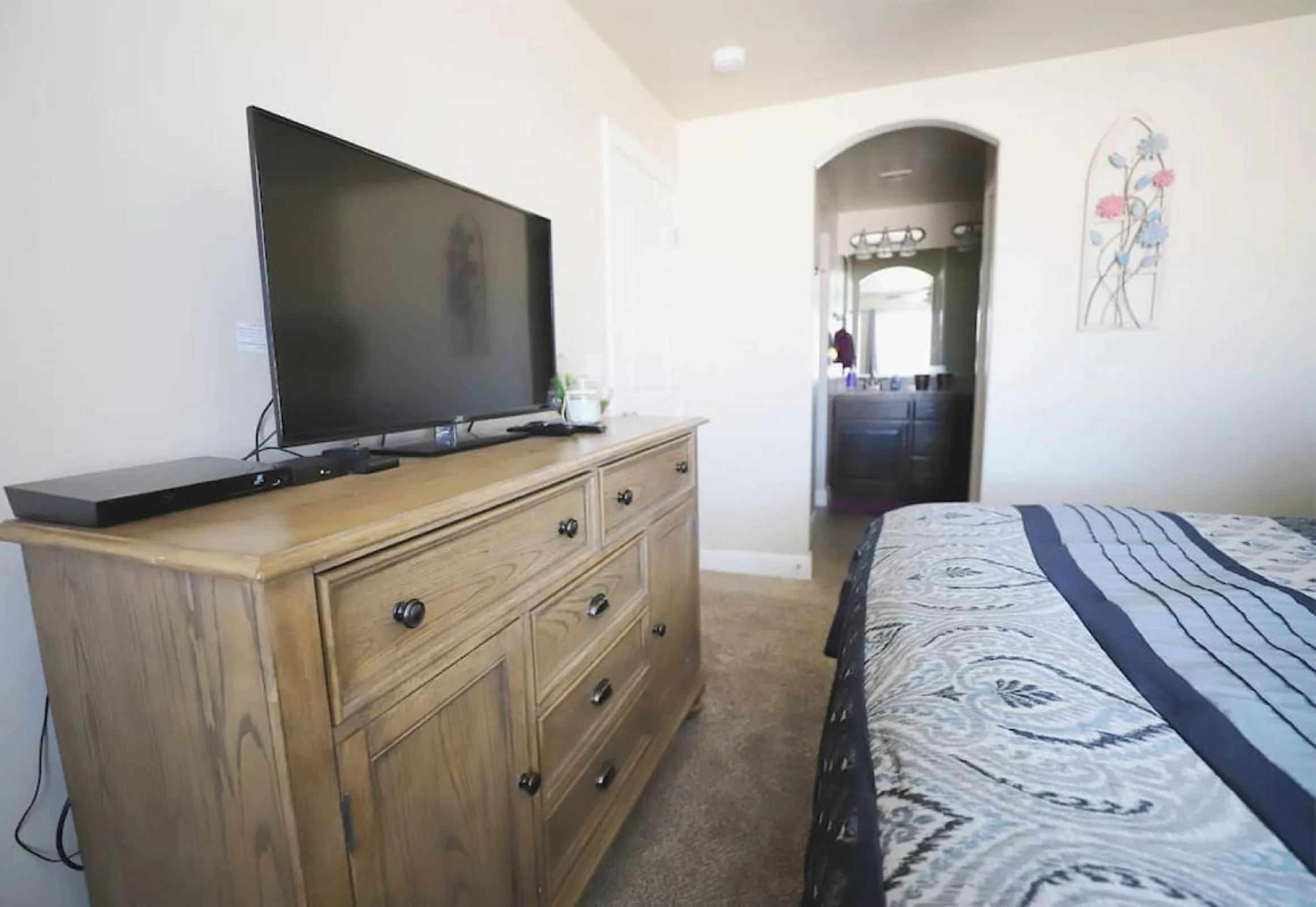 Bed in Cactus Rose Villa with 2 Pools 2 Spas Gym