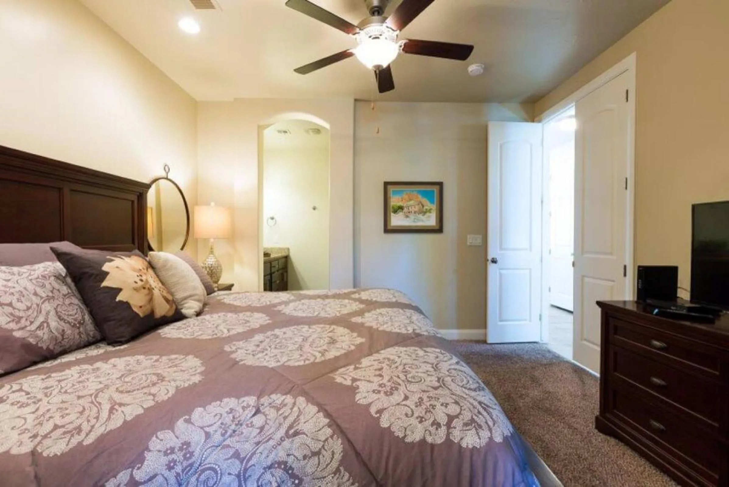 Bed in Cactus Rose Villa with 2 Pools 2 Spas Gym