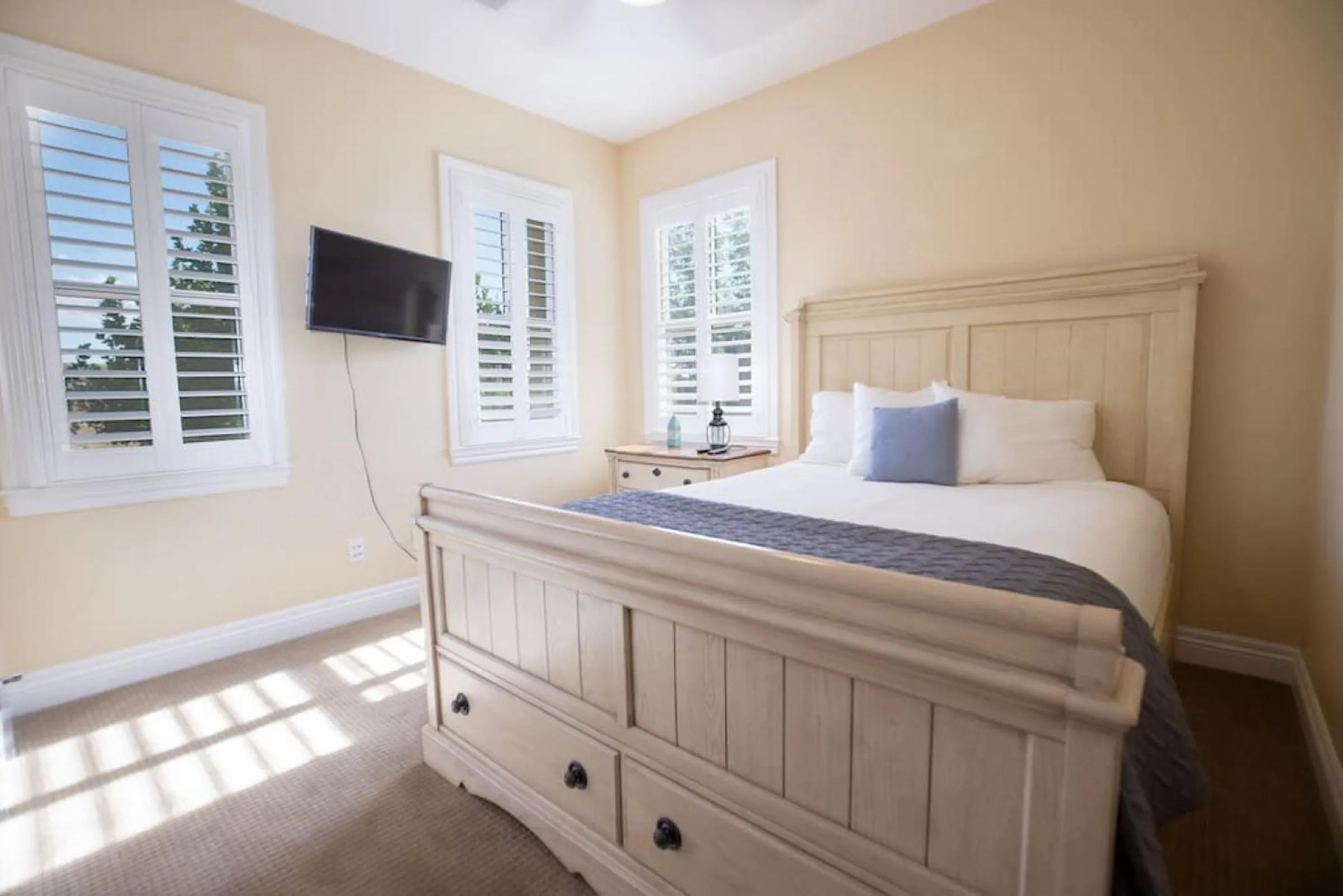 Bed in Mirabella Villa Private Pool and Outdoor Kitchen