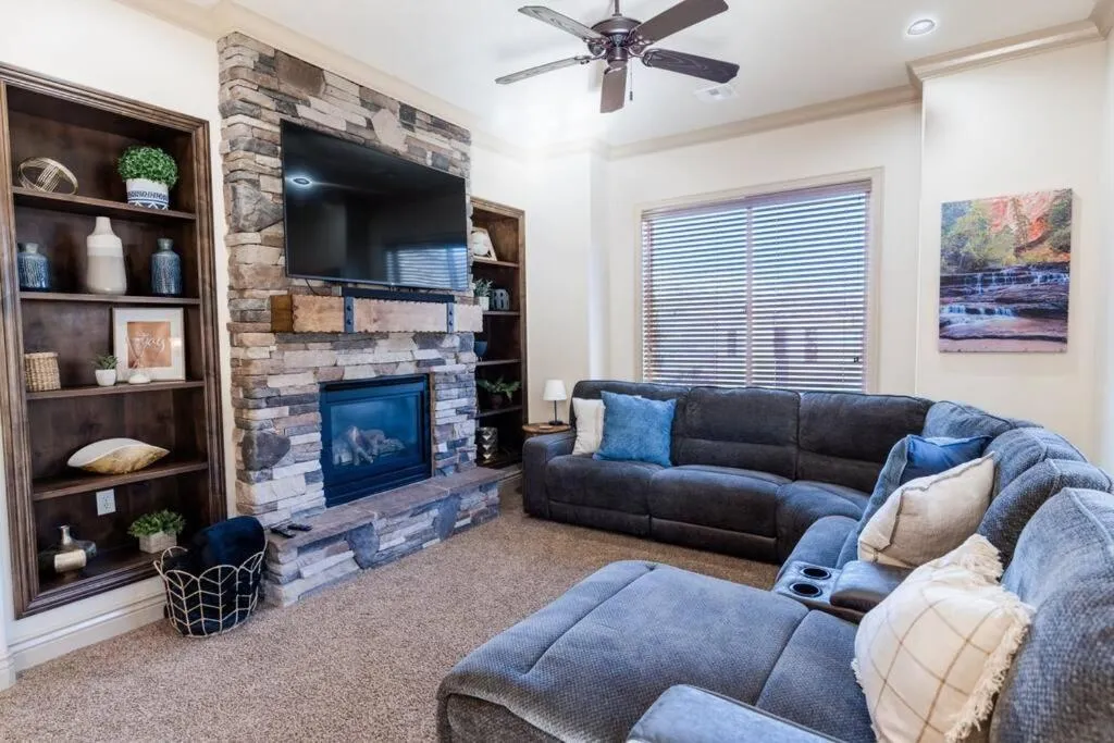 Suite Retreat with Pool Spa Gym and Tennis Court