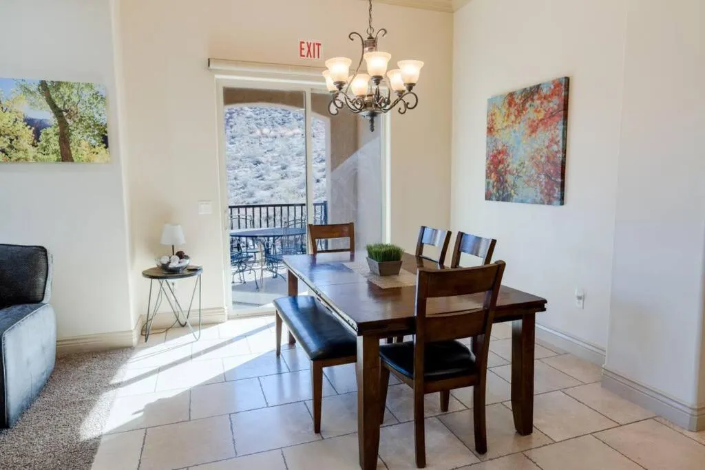 Suite Retreat with Pool Spa Gym and Tennis Court