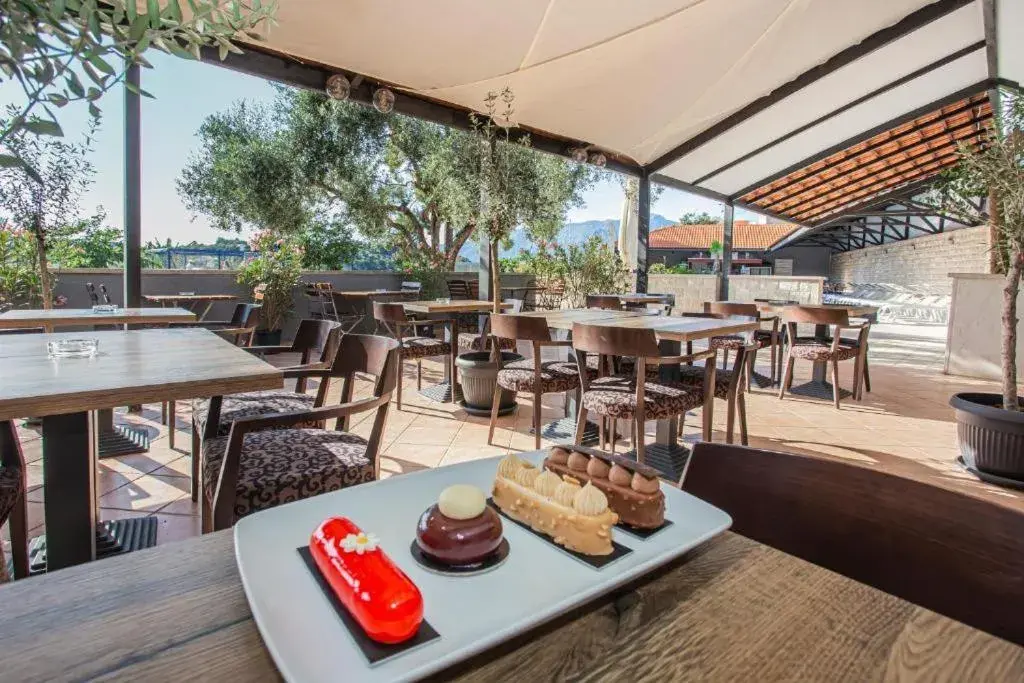 Restaurant/places to eat in Hotel Lumbarda Restaurant/places to eat in Hotel Lumbarda