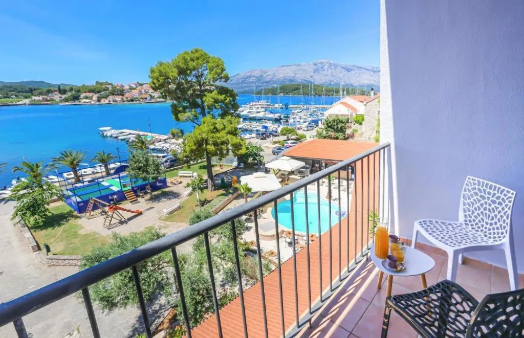 Swimming pool in Hotel Lumbarda