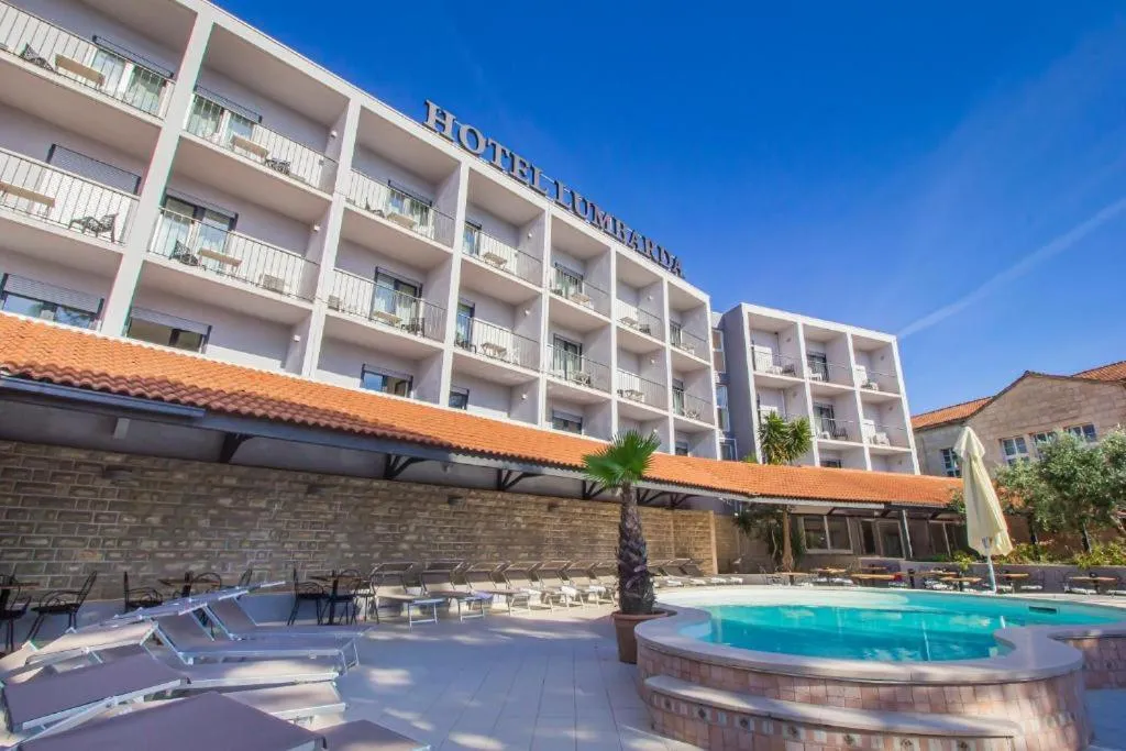 Property building in Hotel Lumbarda
