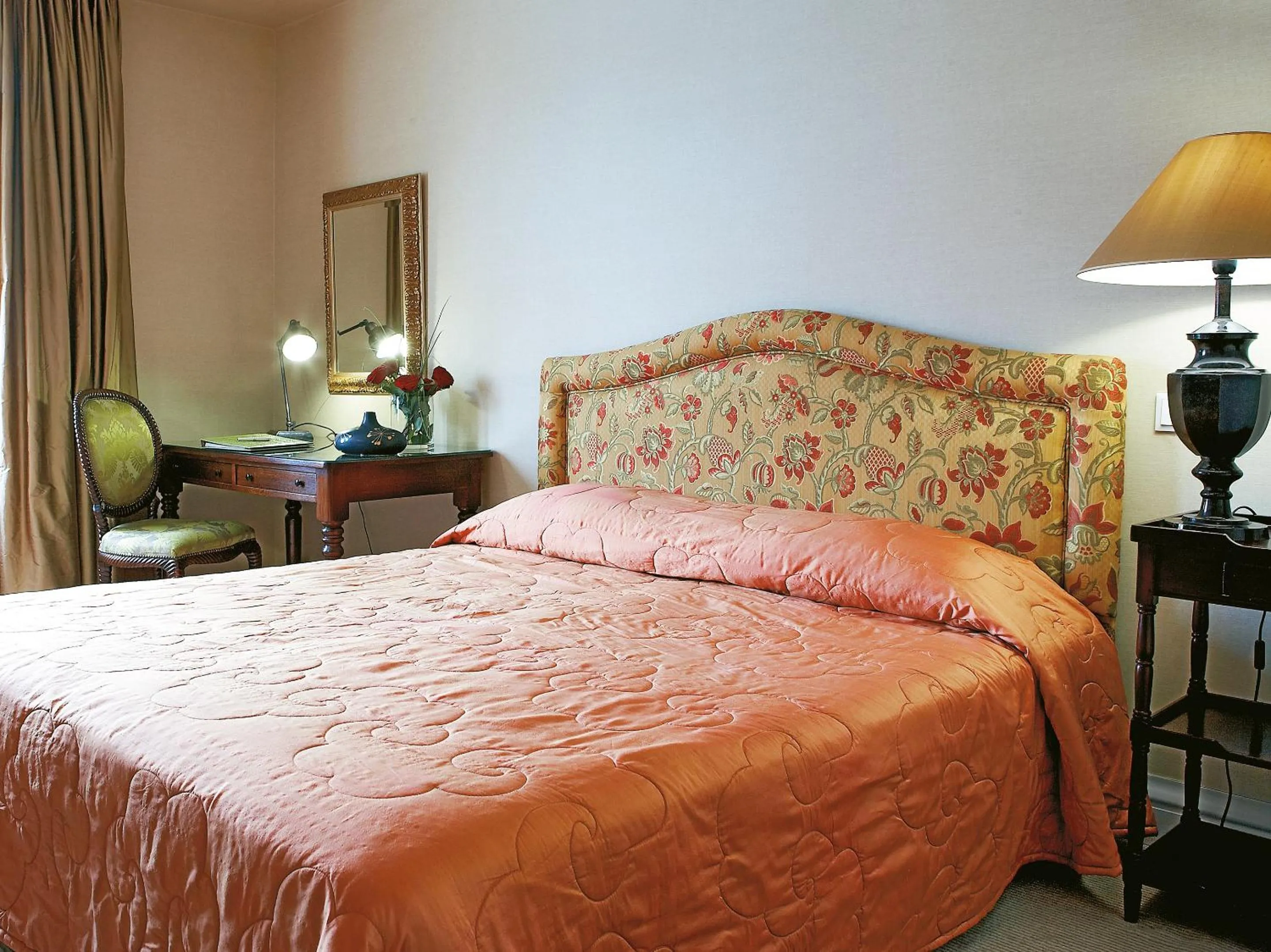 Bed in Grecotel Larissa Imperial