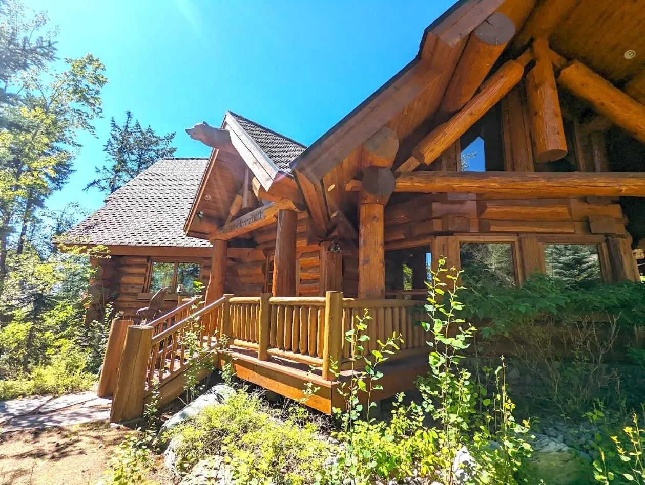 The Grand Alpine Lodge