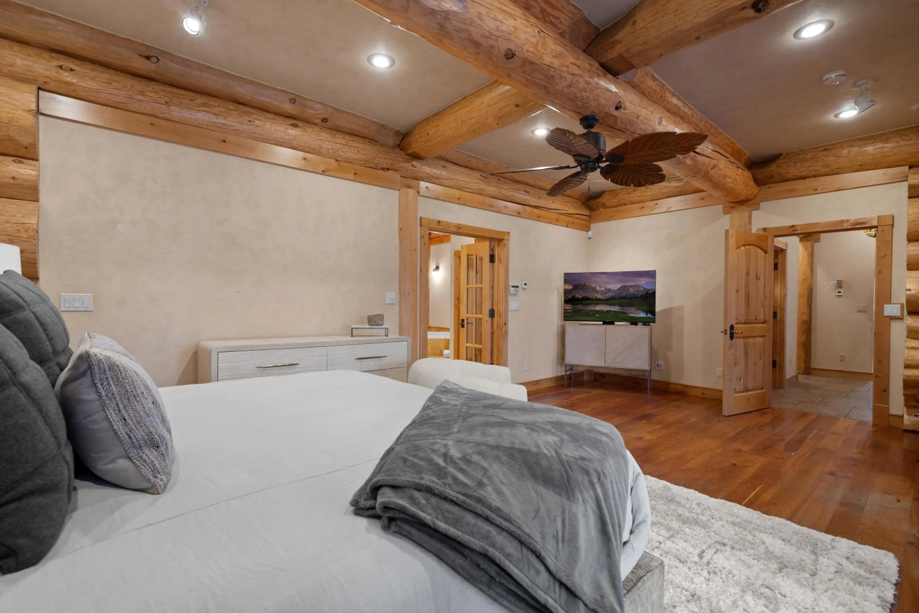 Bed in The Grand Alpine Lodge