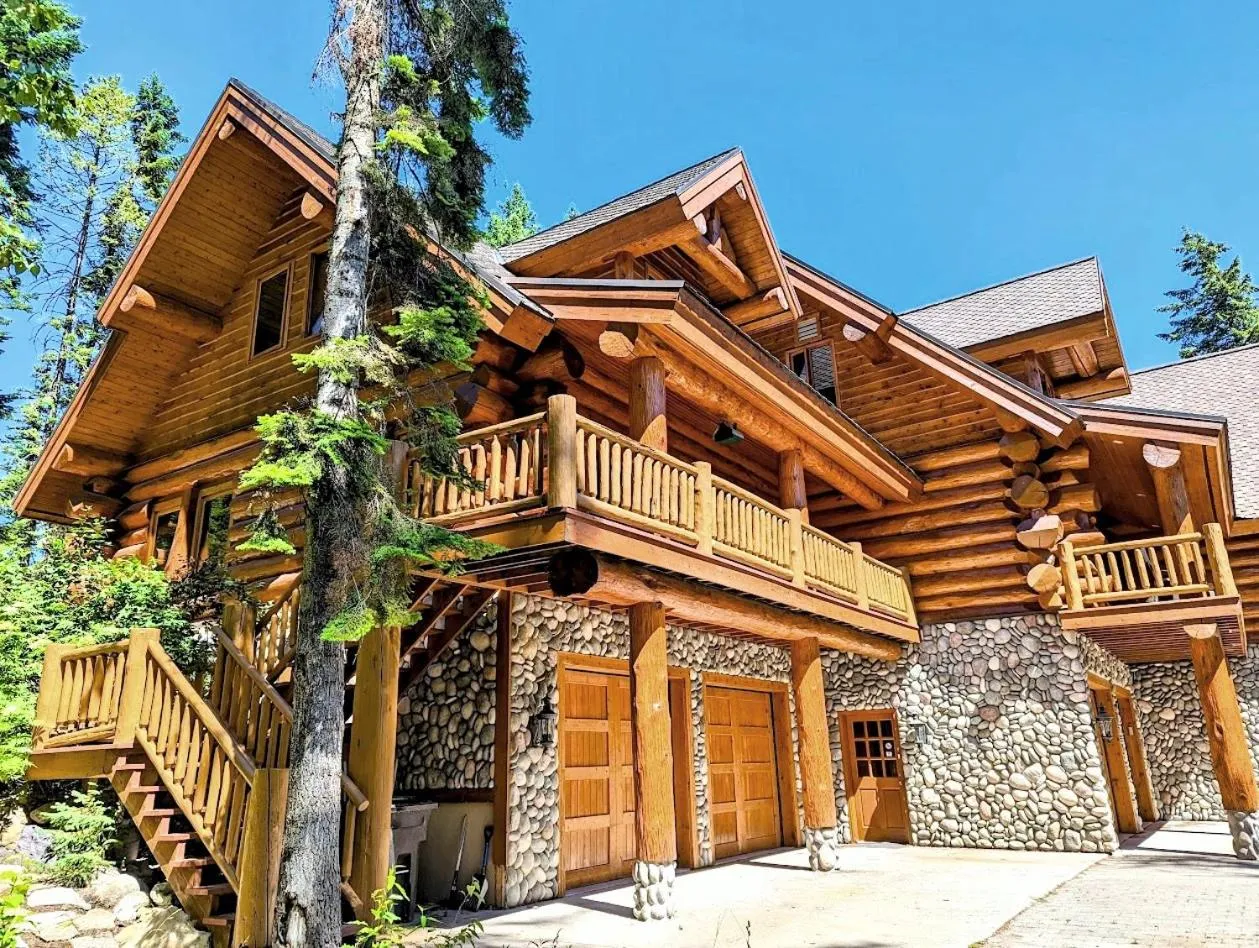 The Grand Alpine Lodge