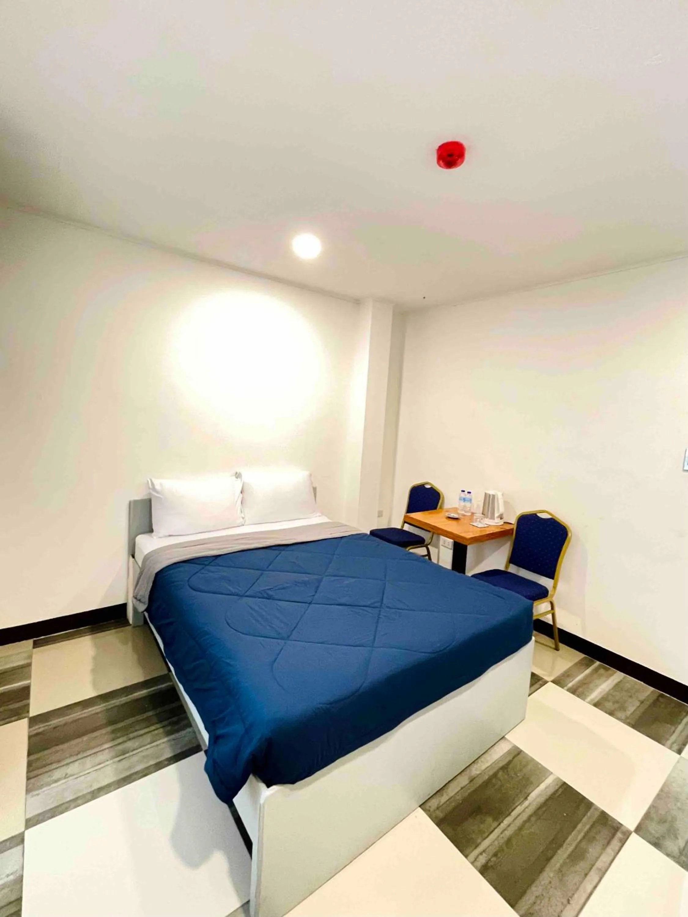 Bed in Bluewing Hotel Angeles powered by Cocotel