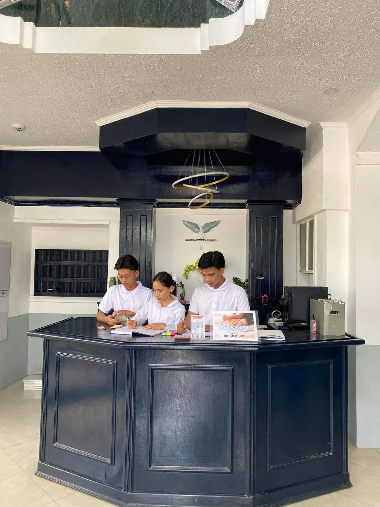 Staff in Bluewing Hotel Angeles powered by Cocotel Staff in Bluewing Hotel Angeles powered by Cocotel