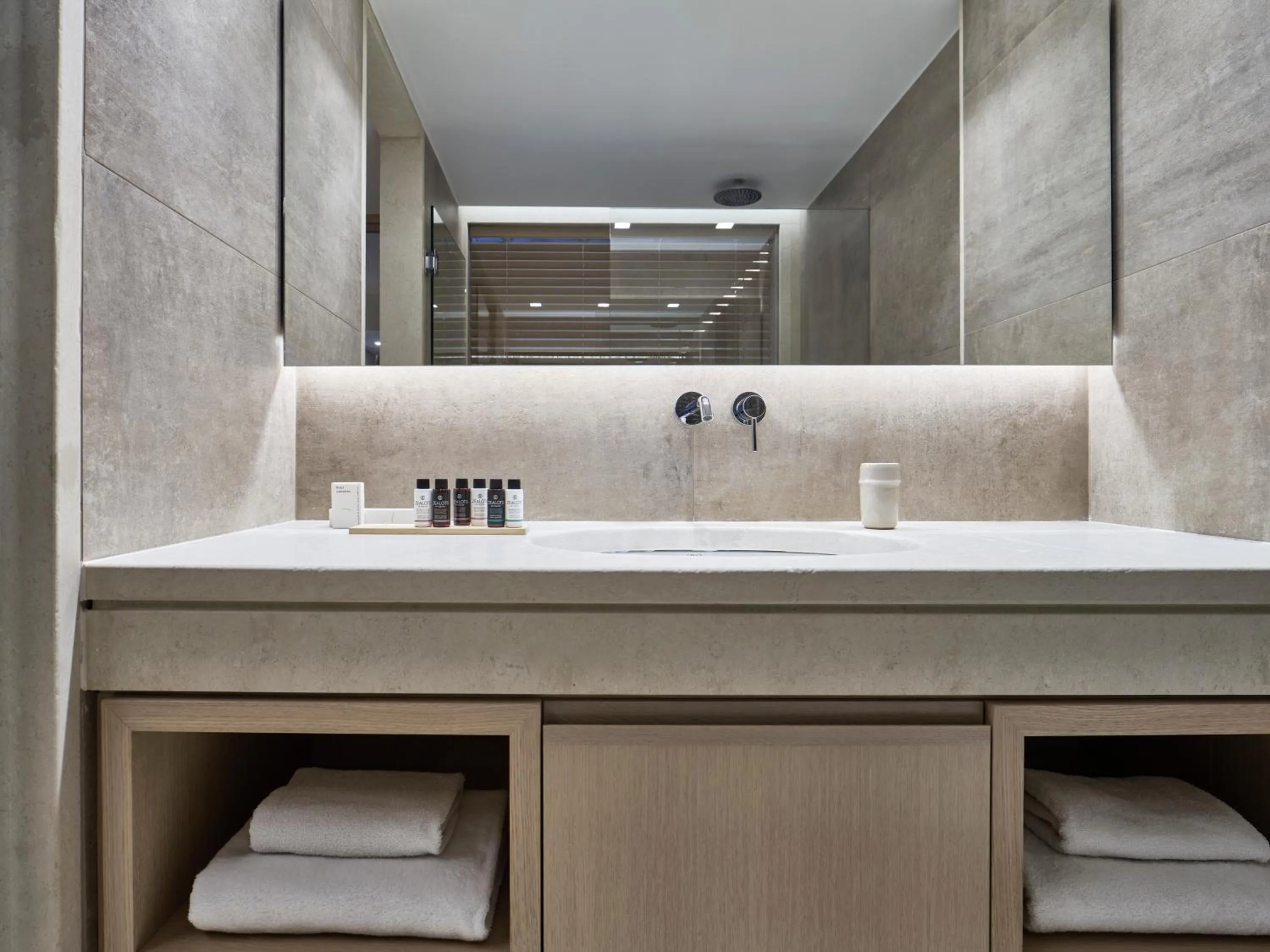 Bathroom in Sea View Cityscape Hotel