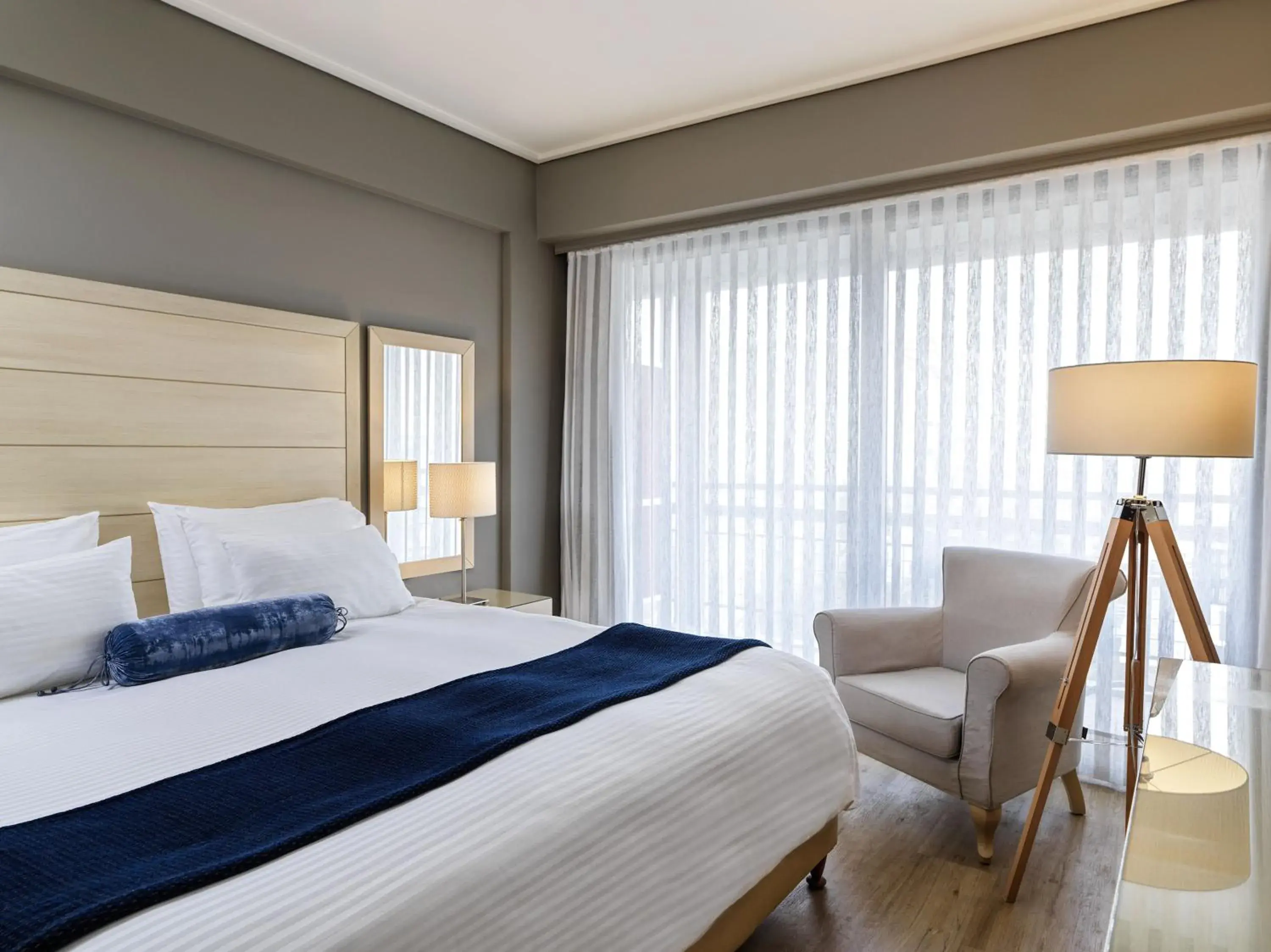 Photo of the whole room, Bed in Sea View Cityscape Hotel Photo of the whole room, Bed in Sea View Cityscape Hotel