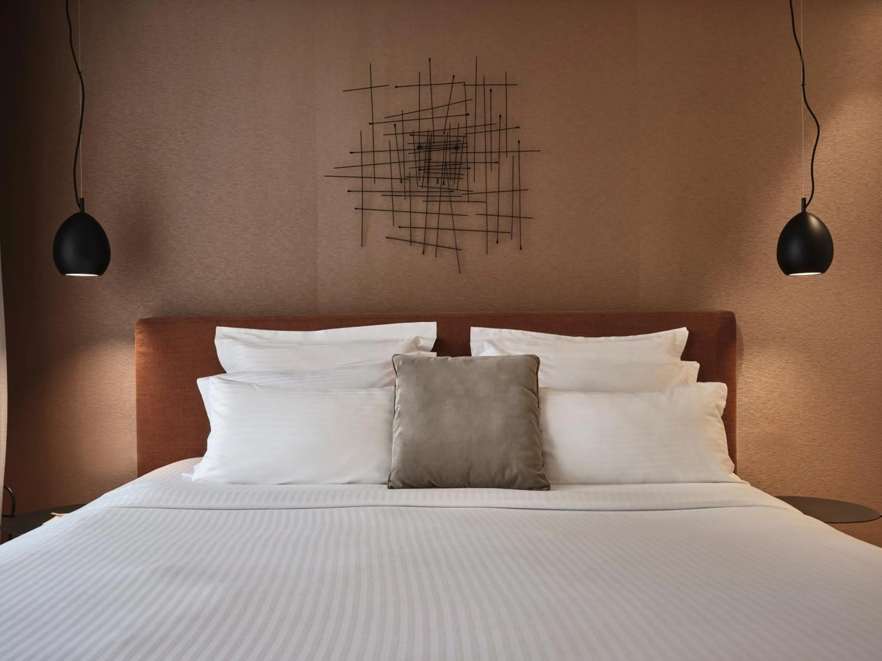 Bed in Sea View Cityscape Hotel