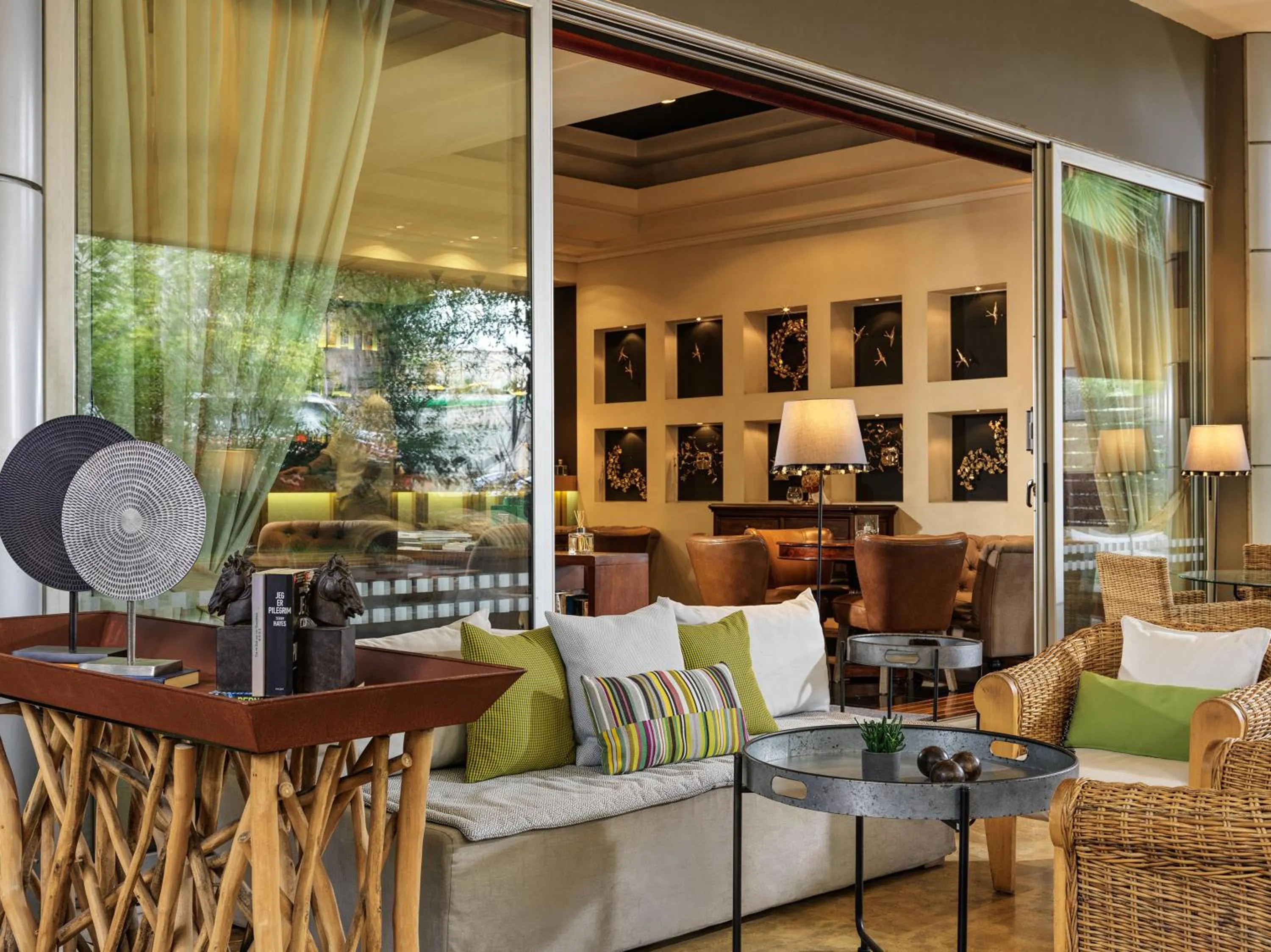 Lounge or bar in Sea View Cityscape Hotel