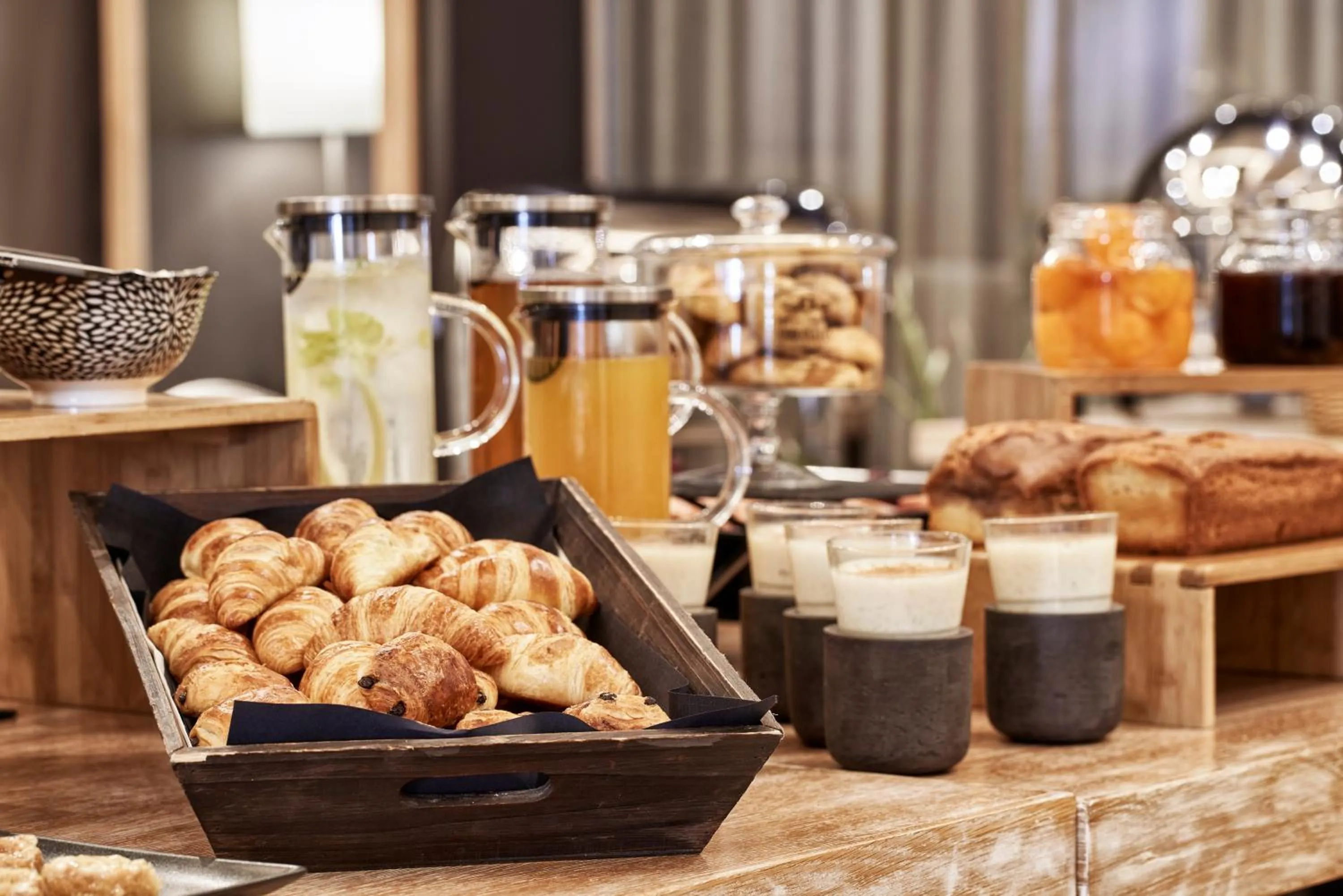 Food and drinks in Sea View Cityscape Hotel