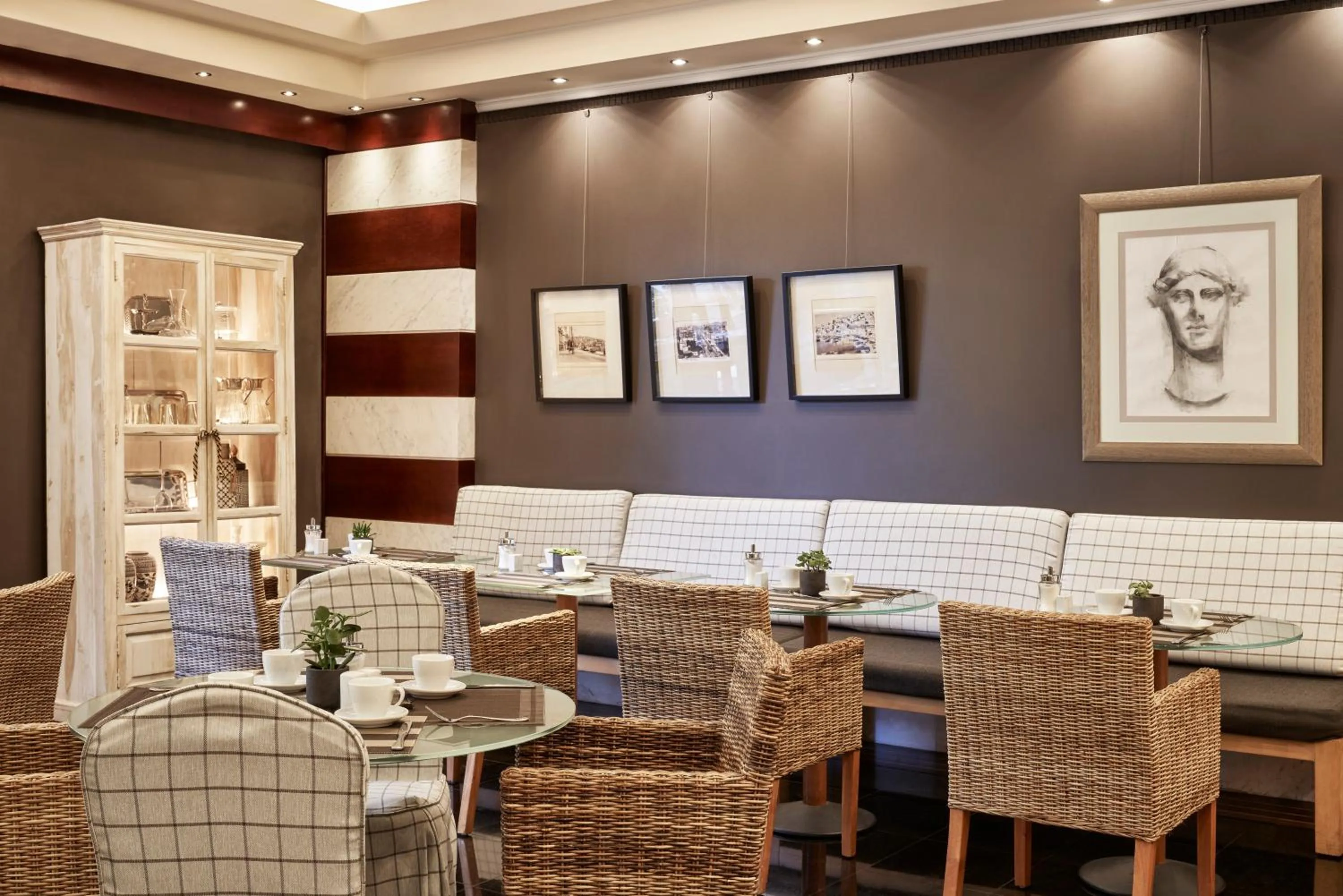 Restaurant/places to eat in Sea View Cityscape Hotel