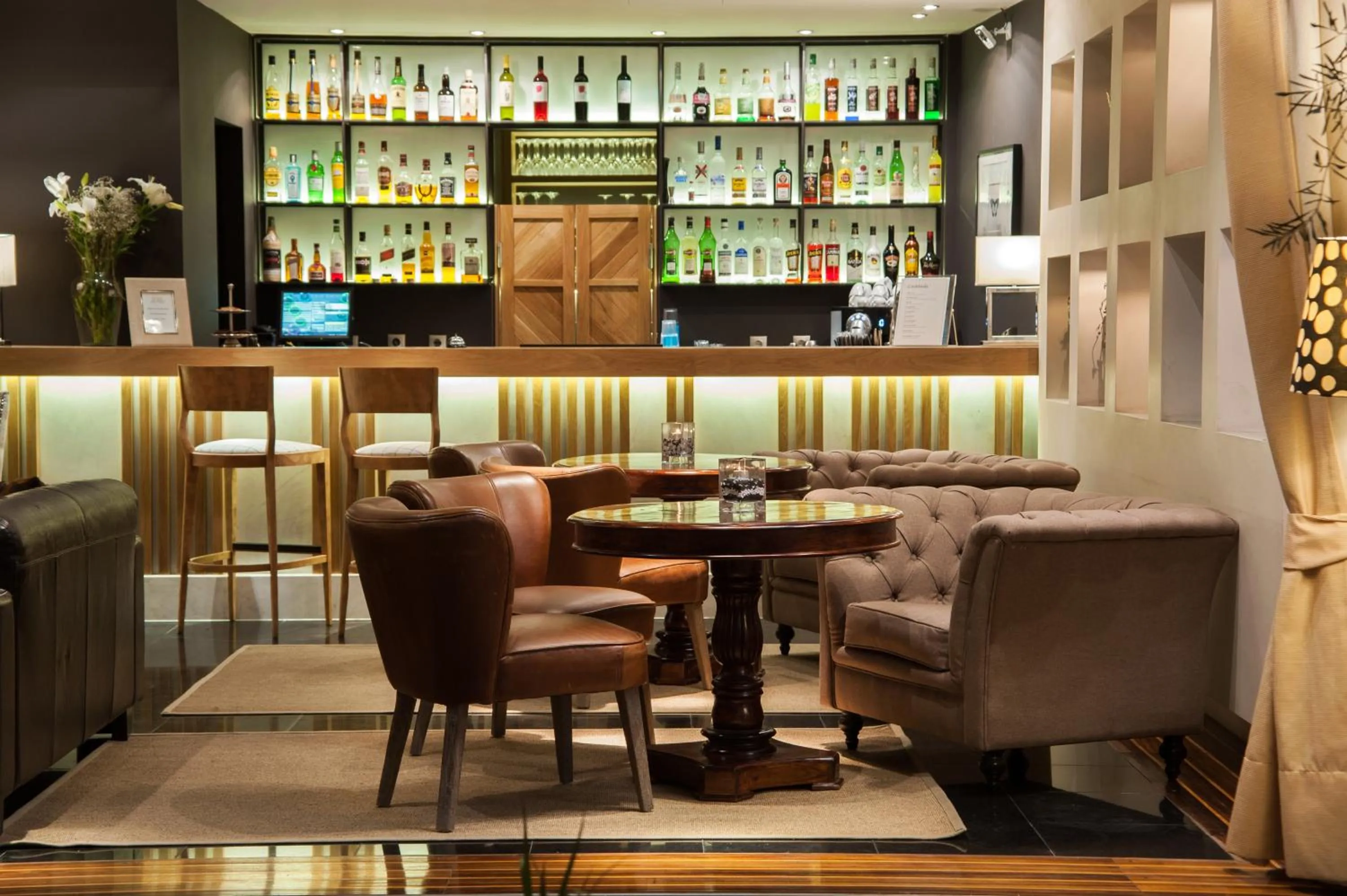 Lounge or bar in Sea View Cityscape Hotel