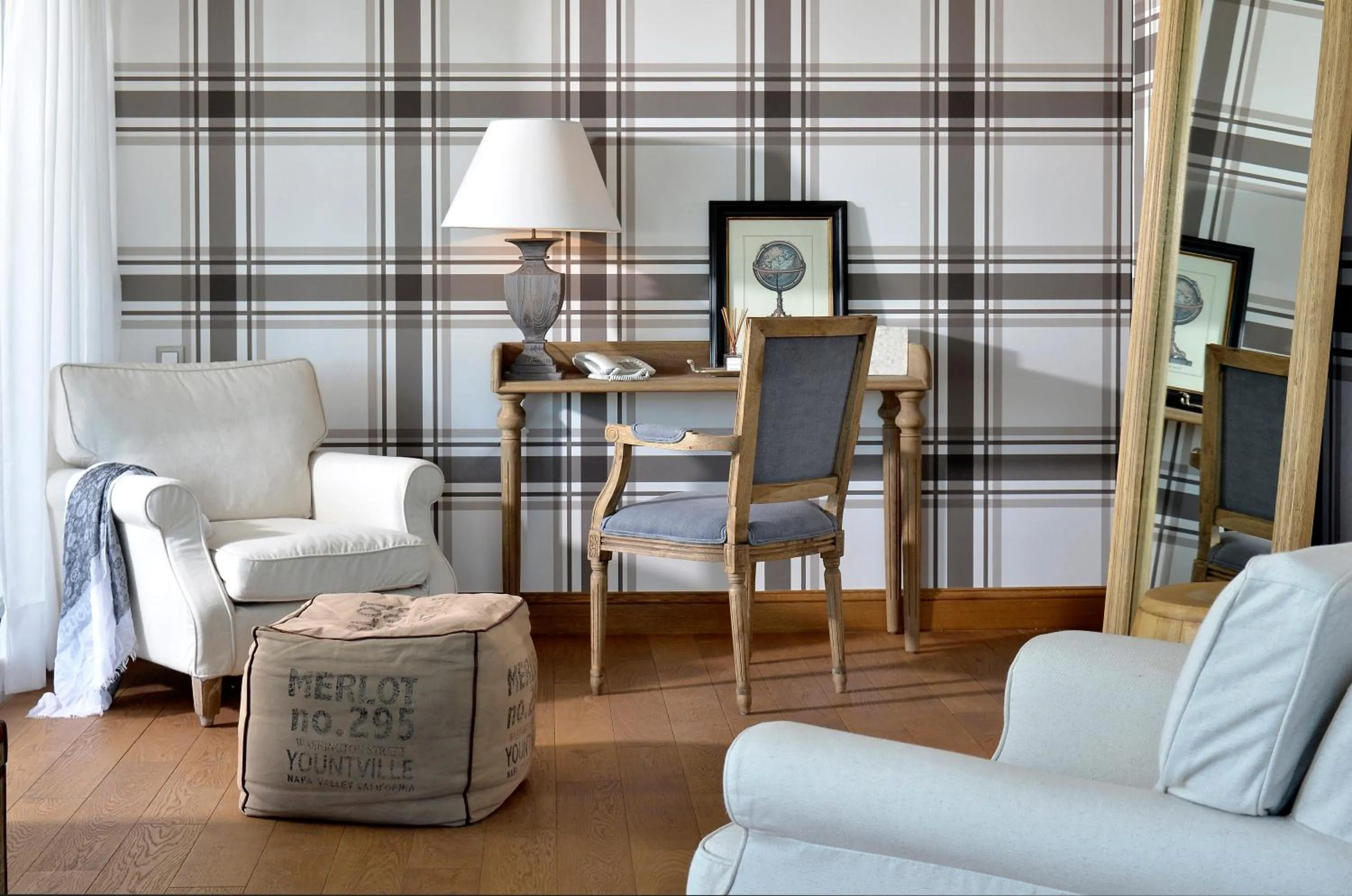 Decorative detail in Sea View Cityscape Hotel