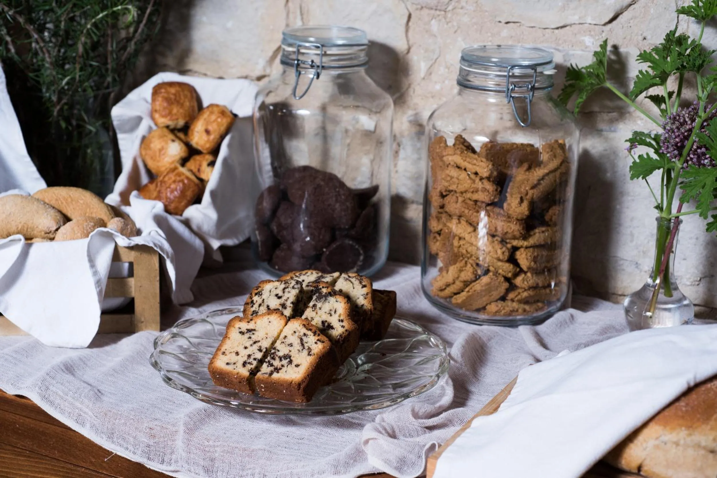 Buffet breakfast in Katalagari Country Suites