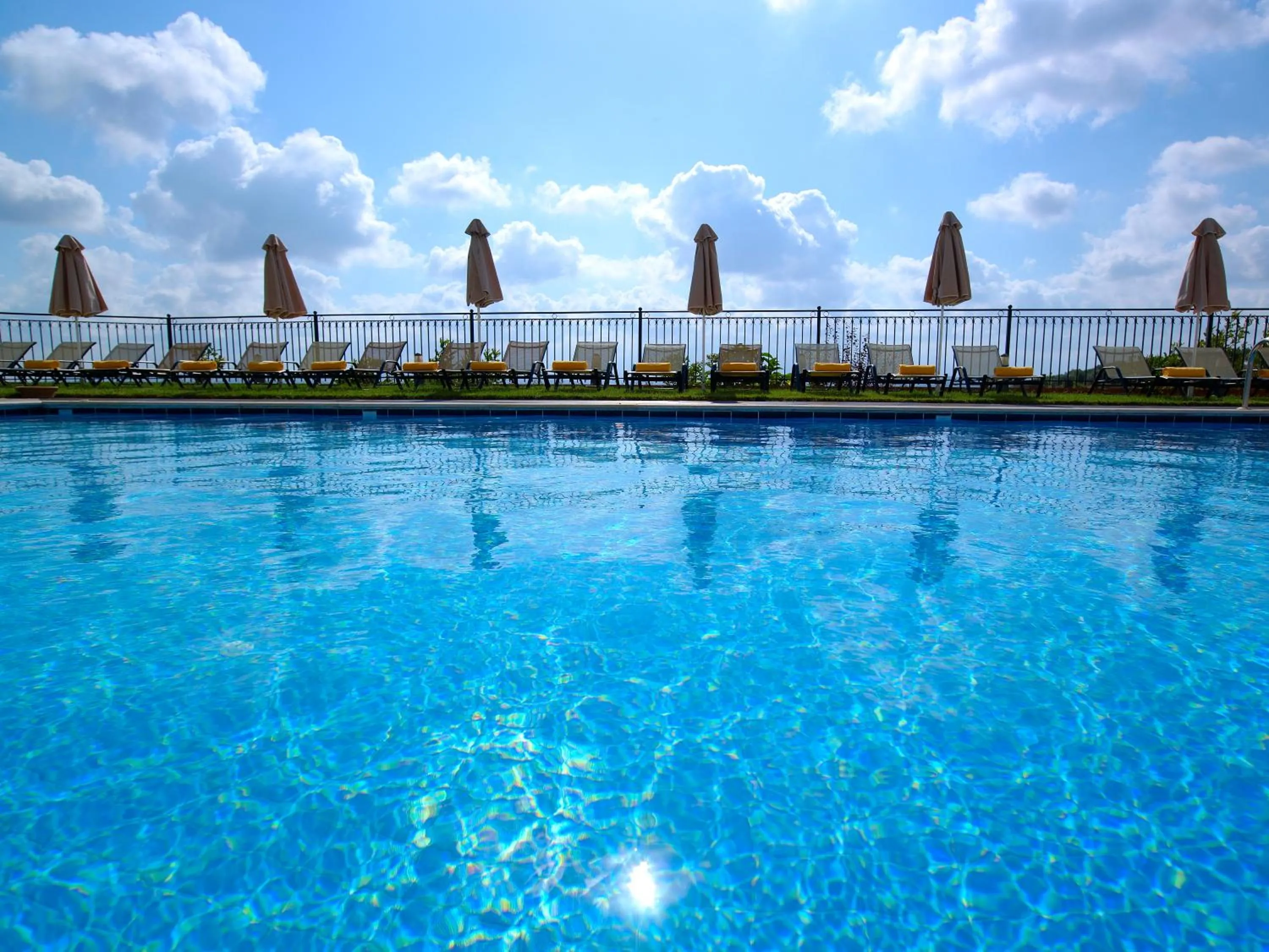 Swimming pool in Katalagari Country Suites