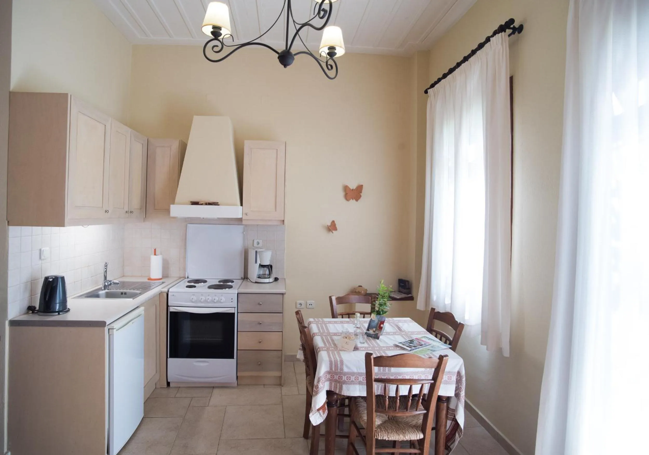 Coffee/tea facilities in Katalagari Country Suites