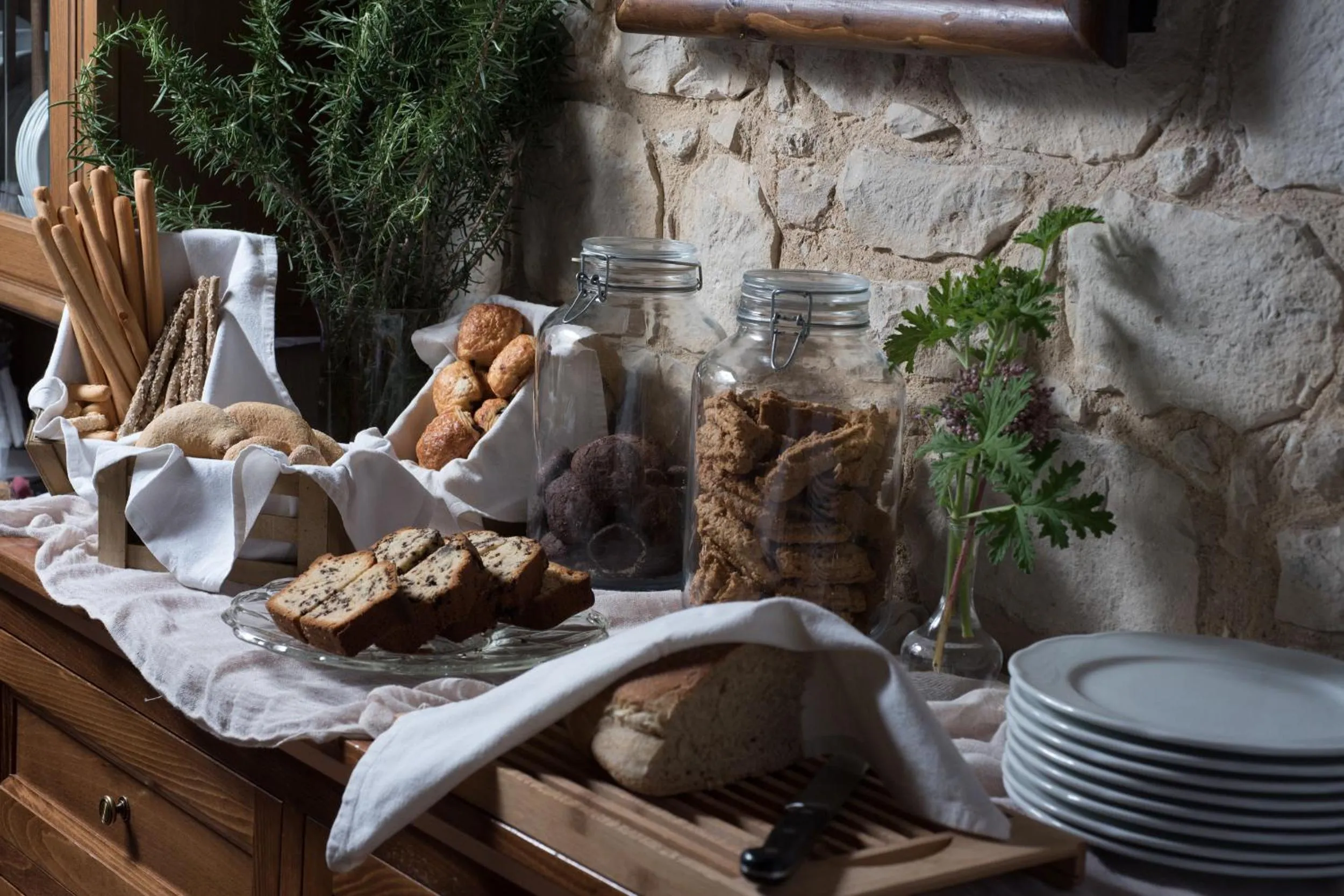 Buffet breakfast in Katalagari Country Suites